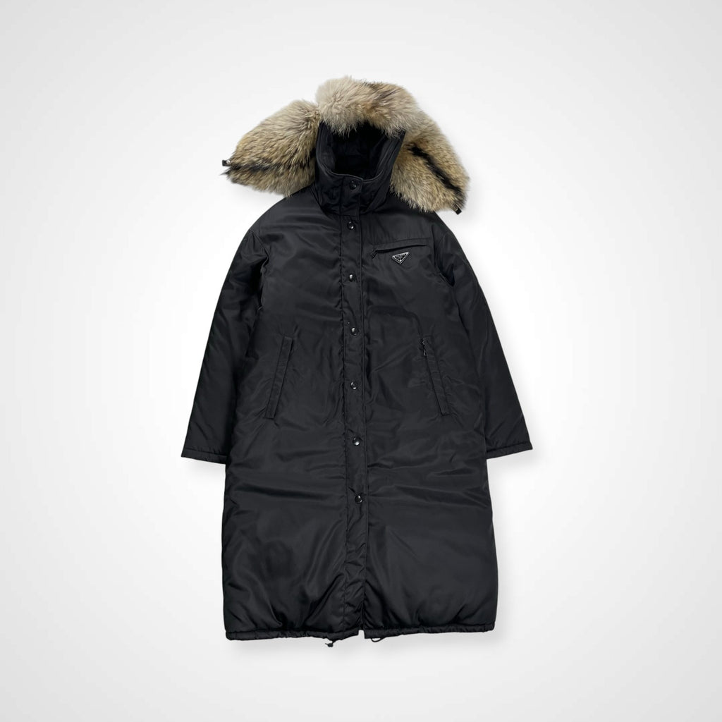 PRADA プラダ / RE- NYLON ダウンコート コヨーテファー ロップイヤー 参考定価：400,000程度 SIZE:M