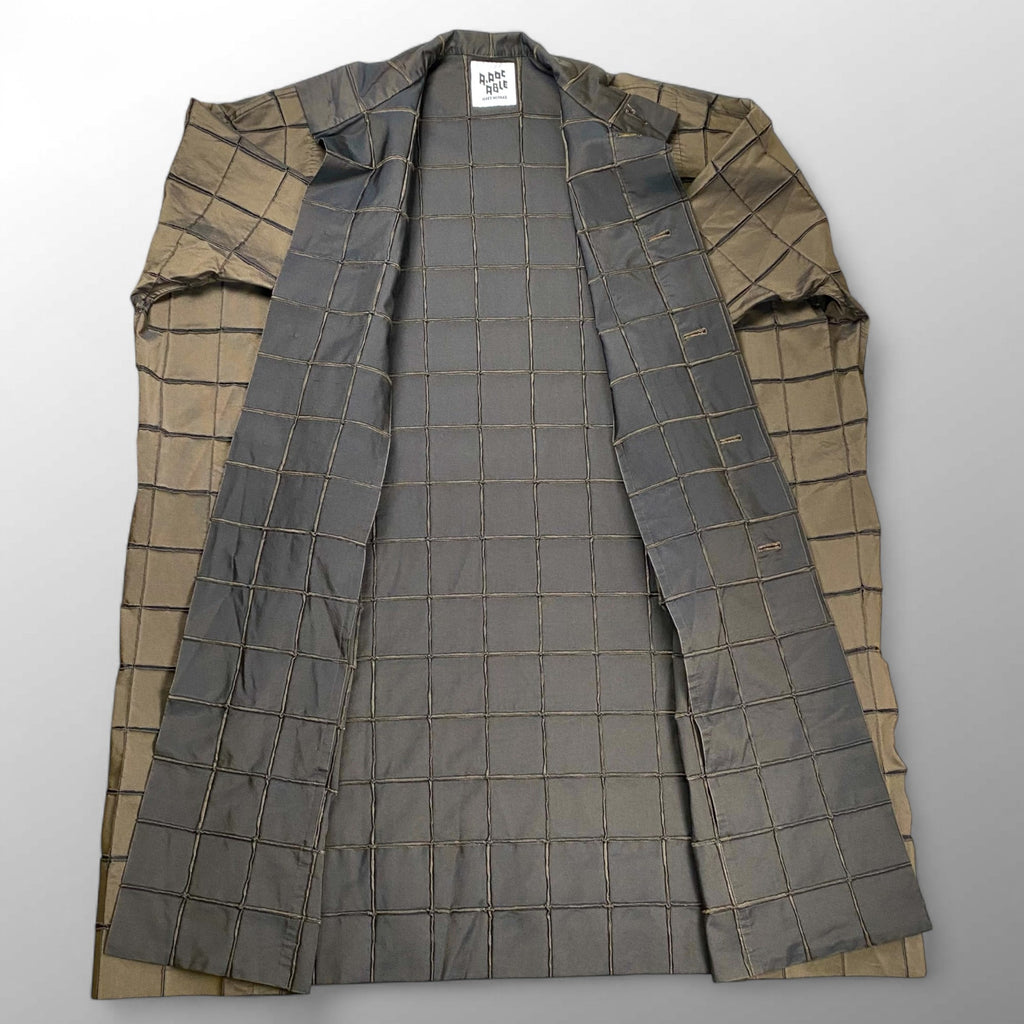 【ユニセックス】 A-POC ABLE ISSEY MIYAKE エイポック エイブル イッセイミヤケ / TYPE-O 002 スチームストレッチ グリッドライトコート ブラウン SIZE：1