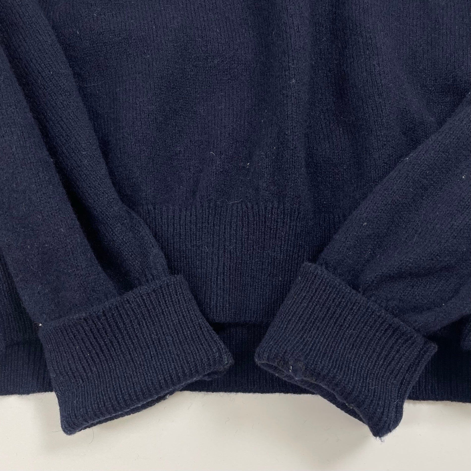 Burberry's バーバリーズ / ヴィンテージエンブレムVネックニット スコットランド製 SIZE：38