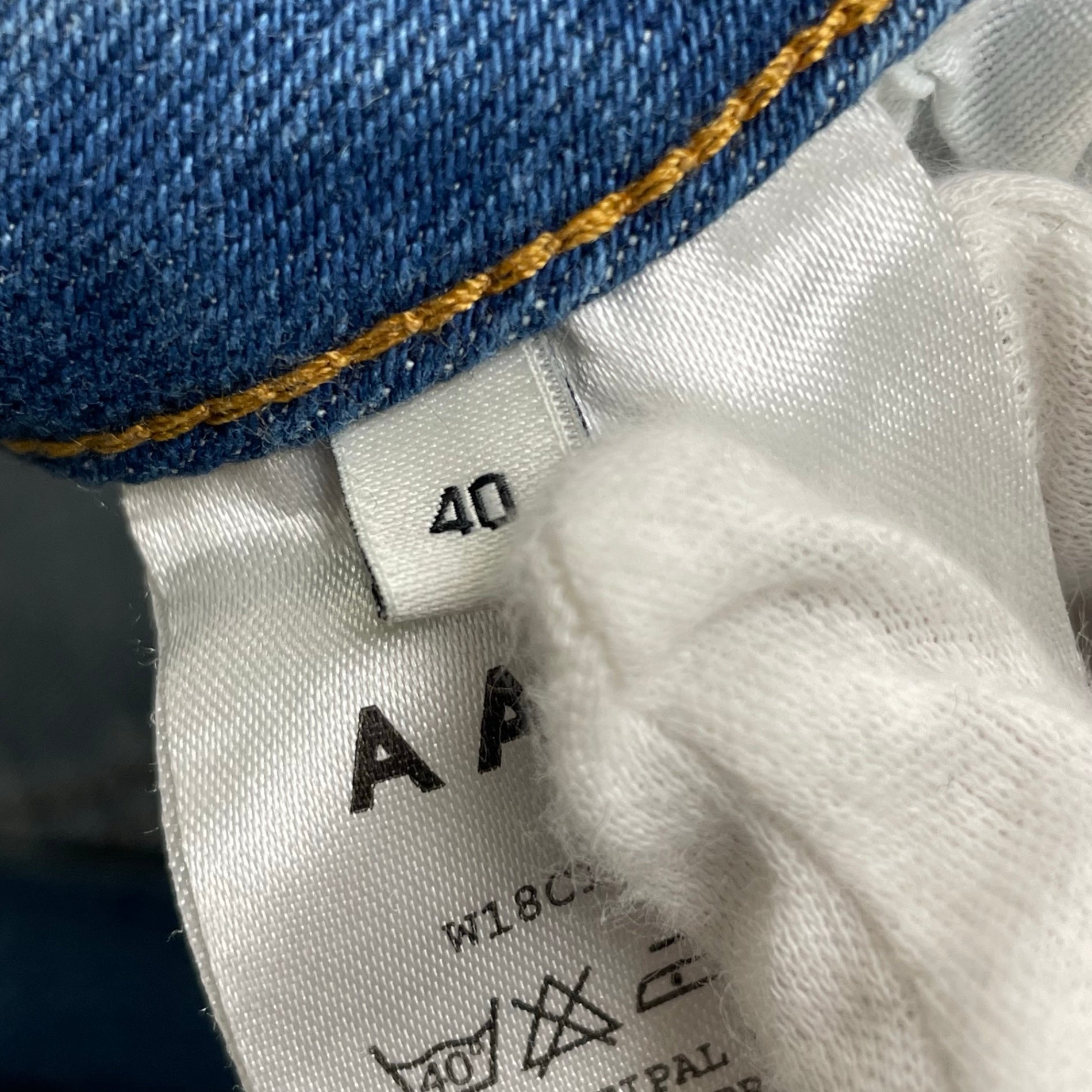 AALTO アアルト / FLARED JEANS WITH PLEATS フレアデニムパンツ 参考定価：45,000程度 SIZE:40