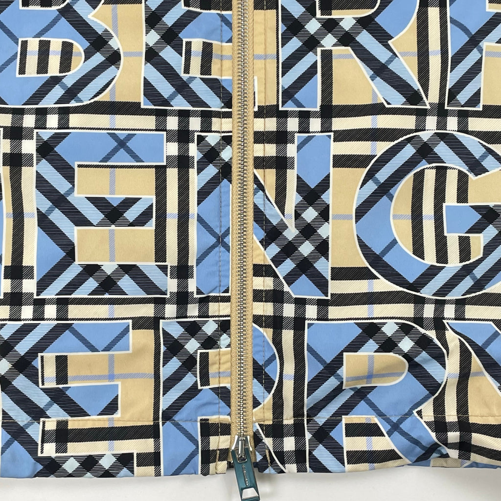 BURBERRY / ロゴ ナイロンジップアップパーカー 参考定価：170,000程度 SIZE:S