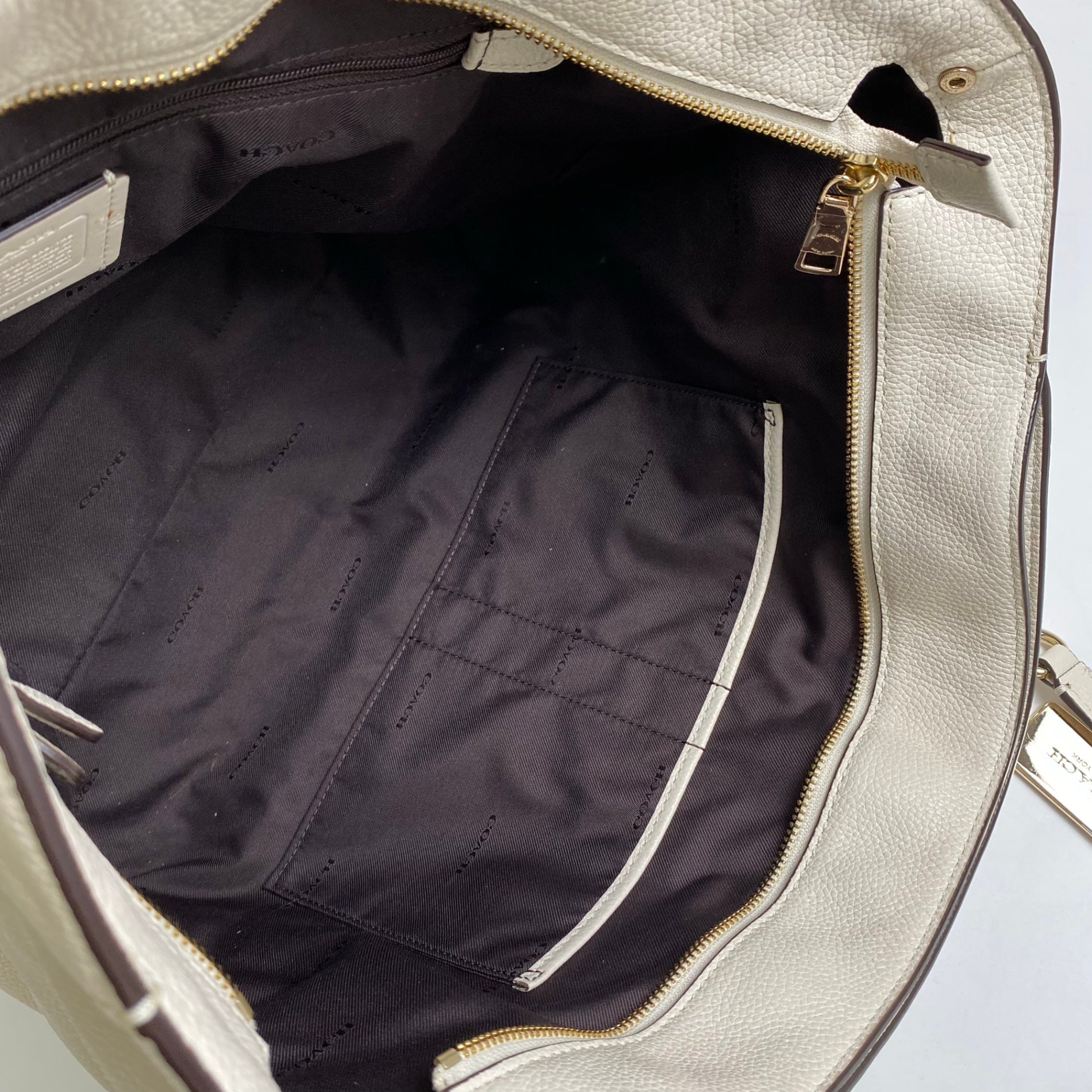 COACH コーチ / ターンロック チェーントートバッグ 本革 ブランドロゴプレート付