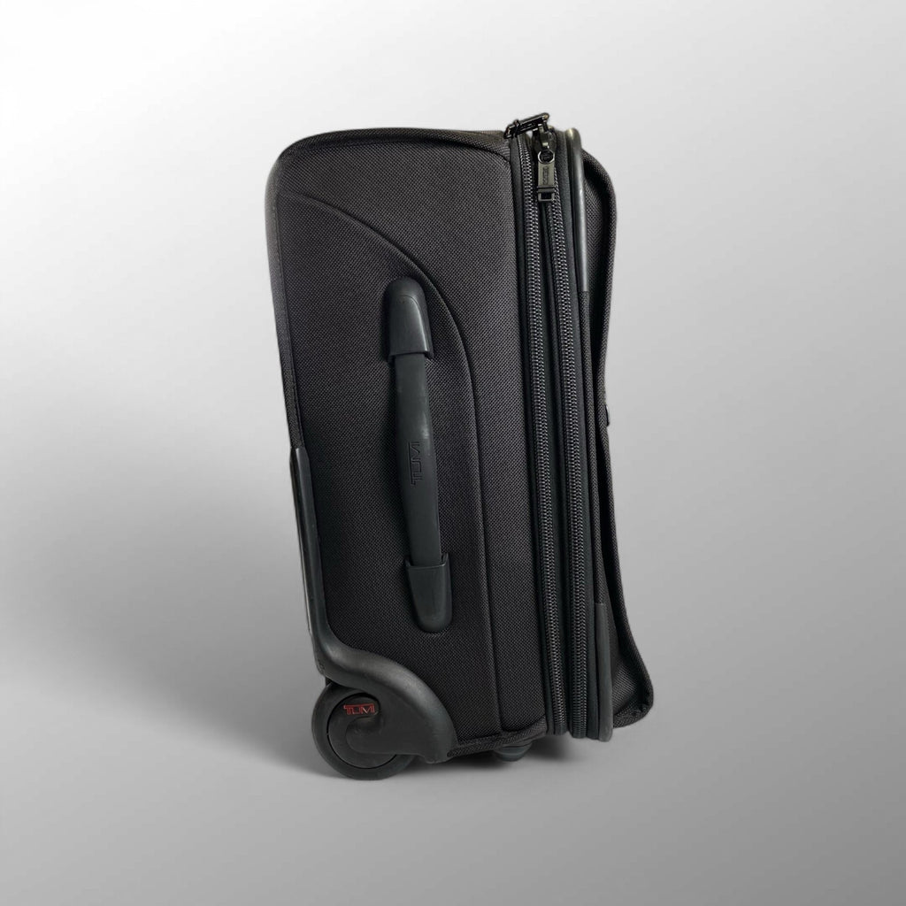 TUMI トゥミ / 26L収納 18インチ インターナショナル コンパクト キャリーオン ブラック 22018DH 参考定価：85,000+tax