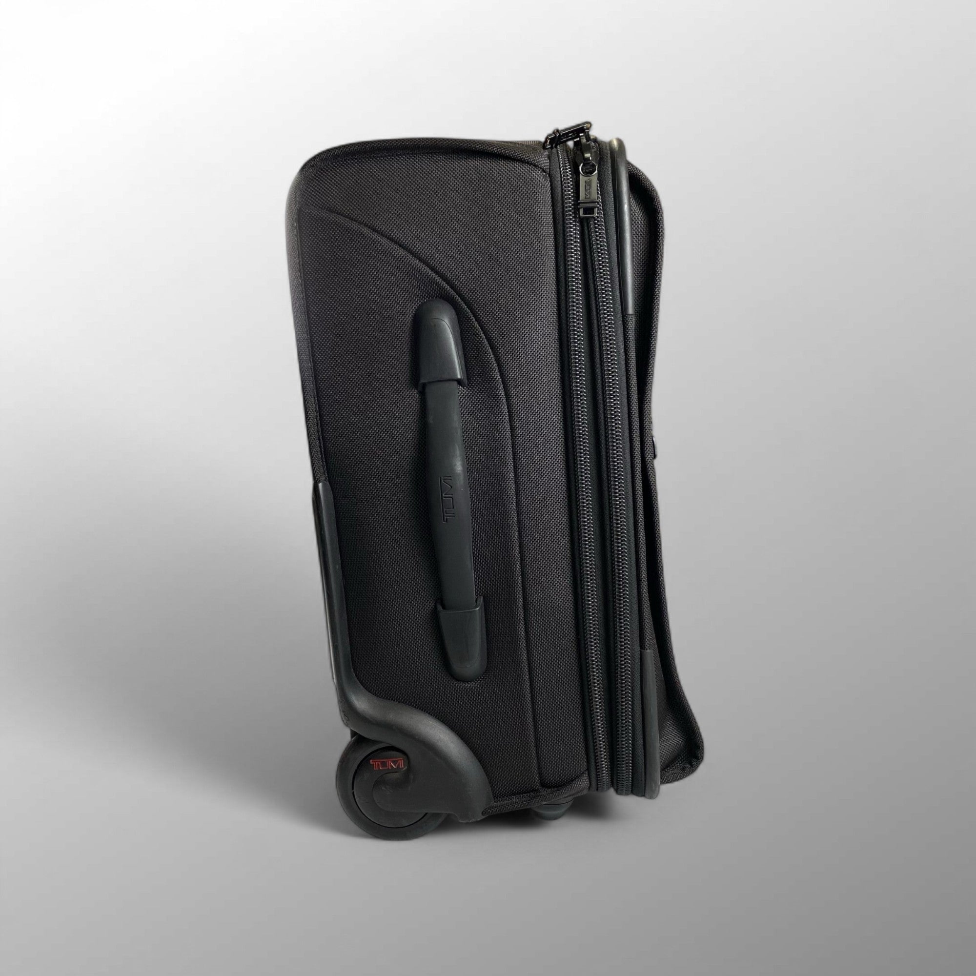 TUMI トゥミ / 26L収納 18インチ インターナショナル コンパクト キャリーオン ブラック 22018DH 参考定価：85,000+tax