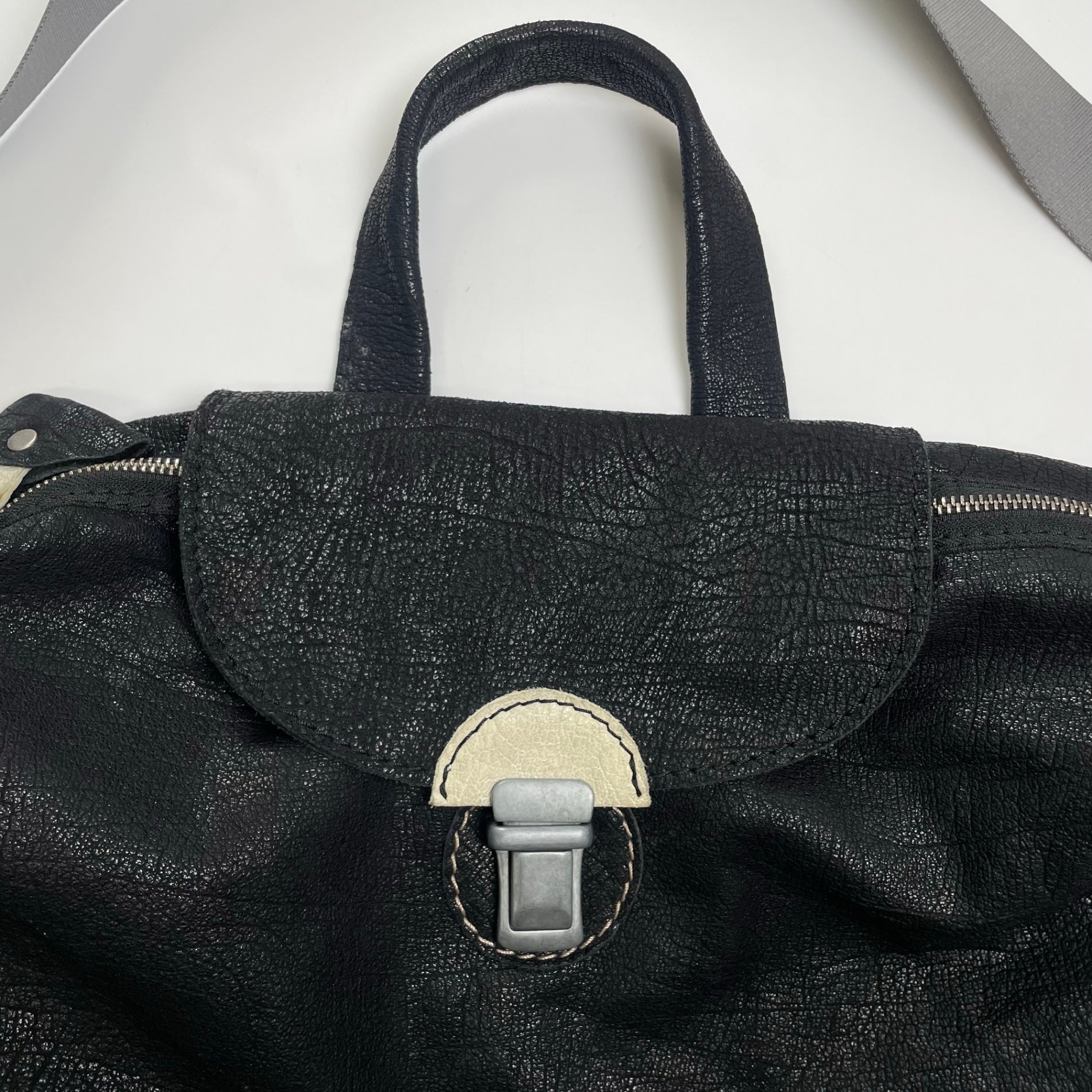 m'appazza イタリアデザイナーズ / シュリンクレザー ショルダーバッグ MADE IN ITALY 参考定価：100,000程度