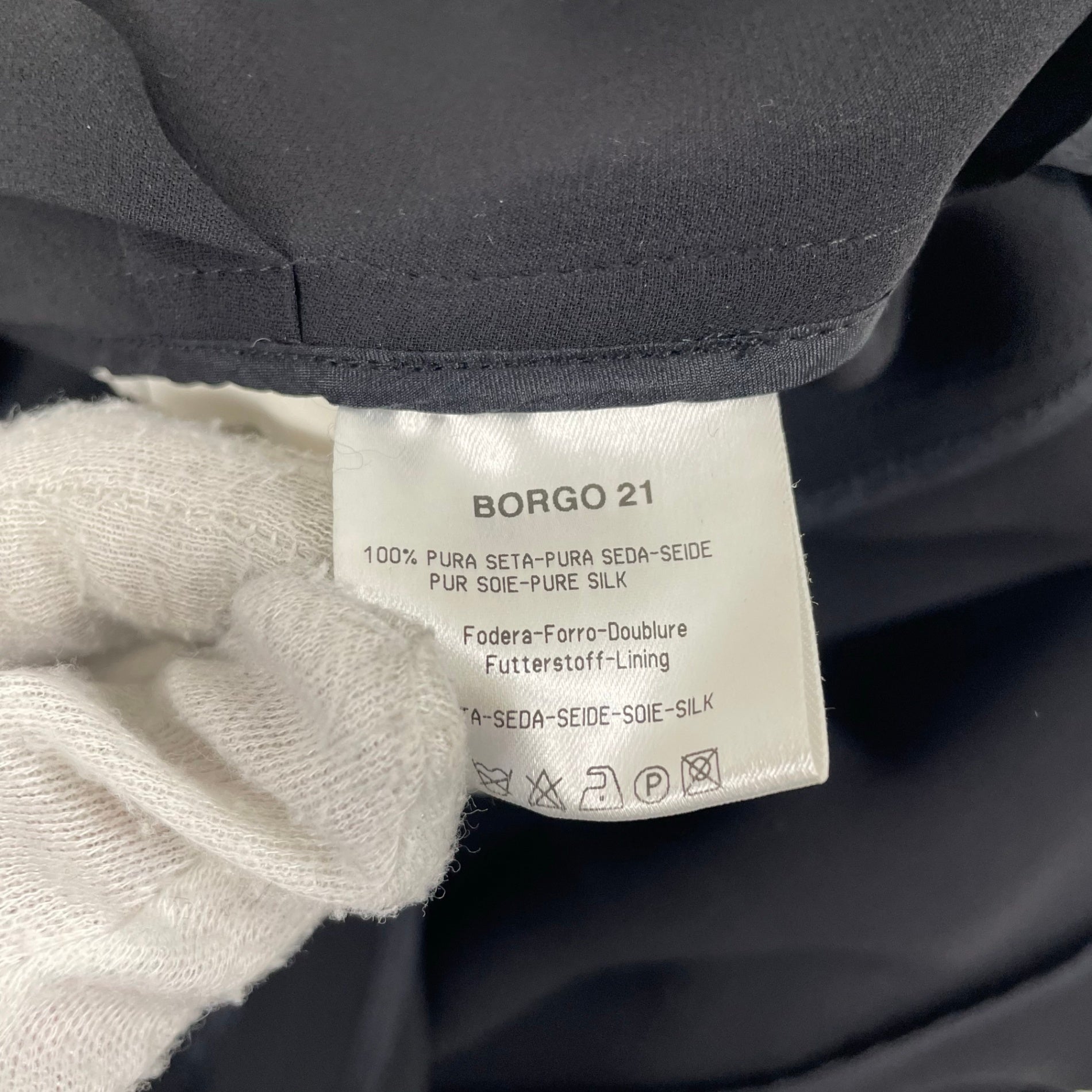 GIORGIO ARMANI / シルクデザインテーラード BORGO21製 参考定価：260,000程度 SIZE：42