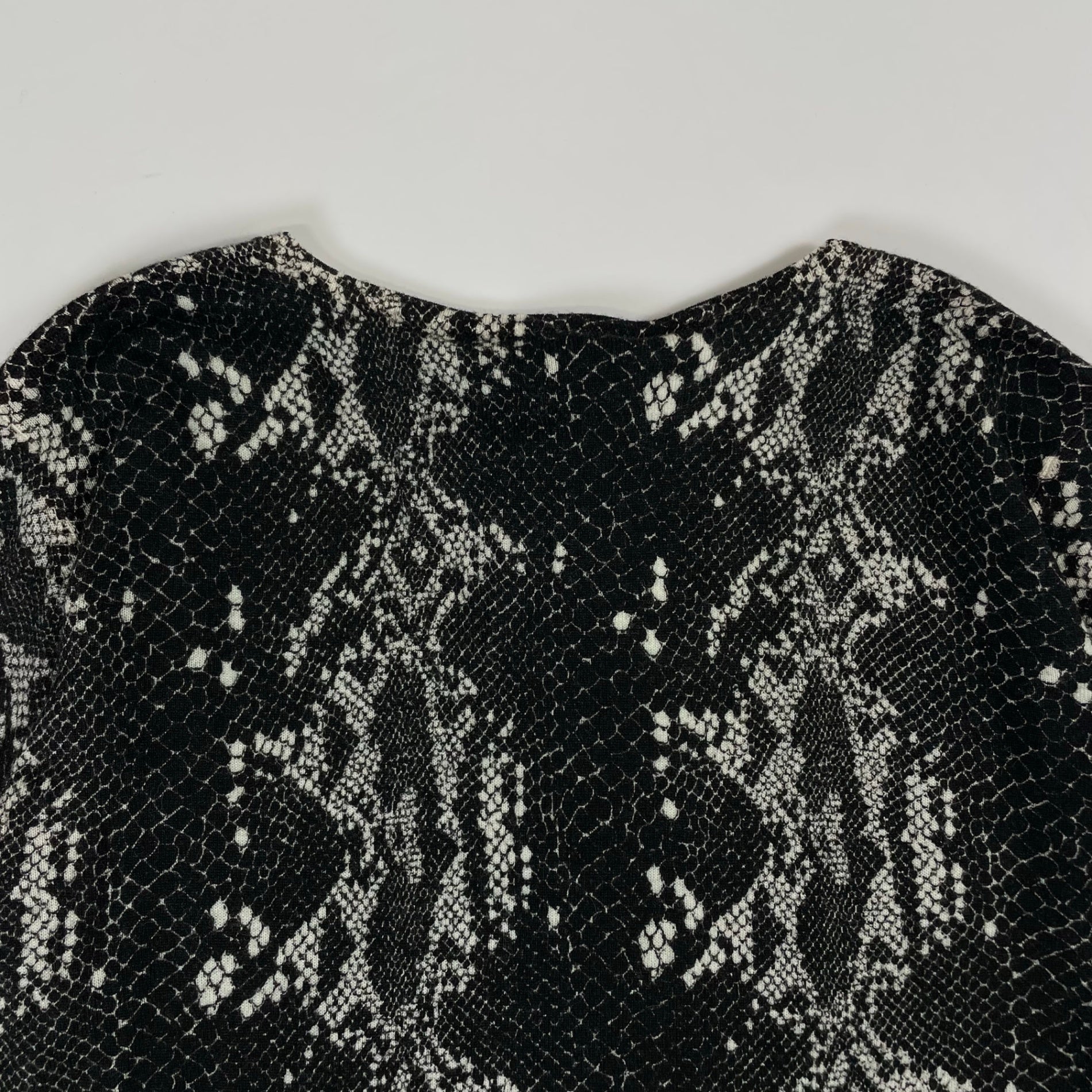 CLASS roberto cavalli / パイソン柄ウールニット  参考定価：60,000程度 SIZE:44