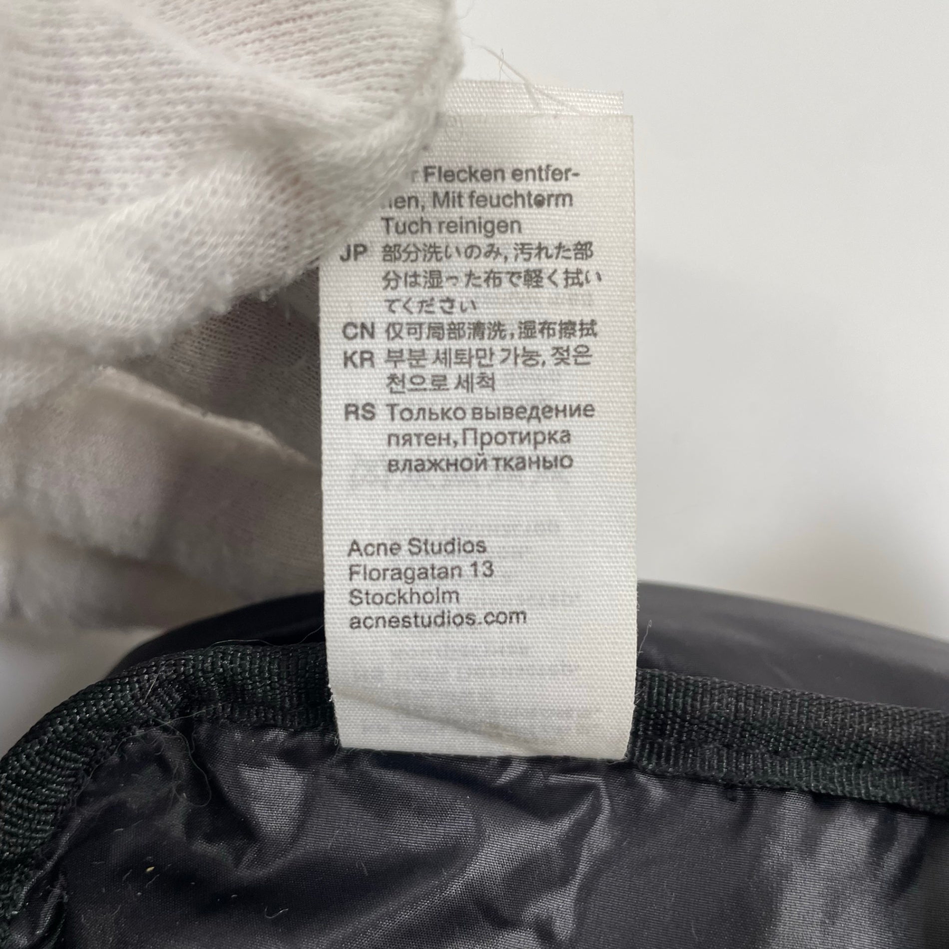 Acne Studios アクネストゥデオズ / LOGO PLAGUE POCKET BAG フェイスロゴショルダーバッグ 参考定価：30,000程度
