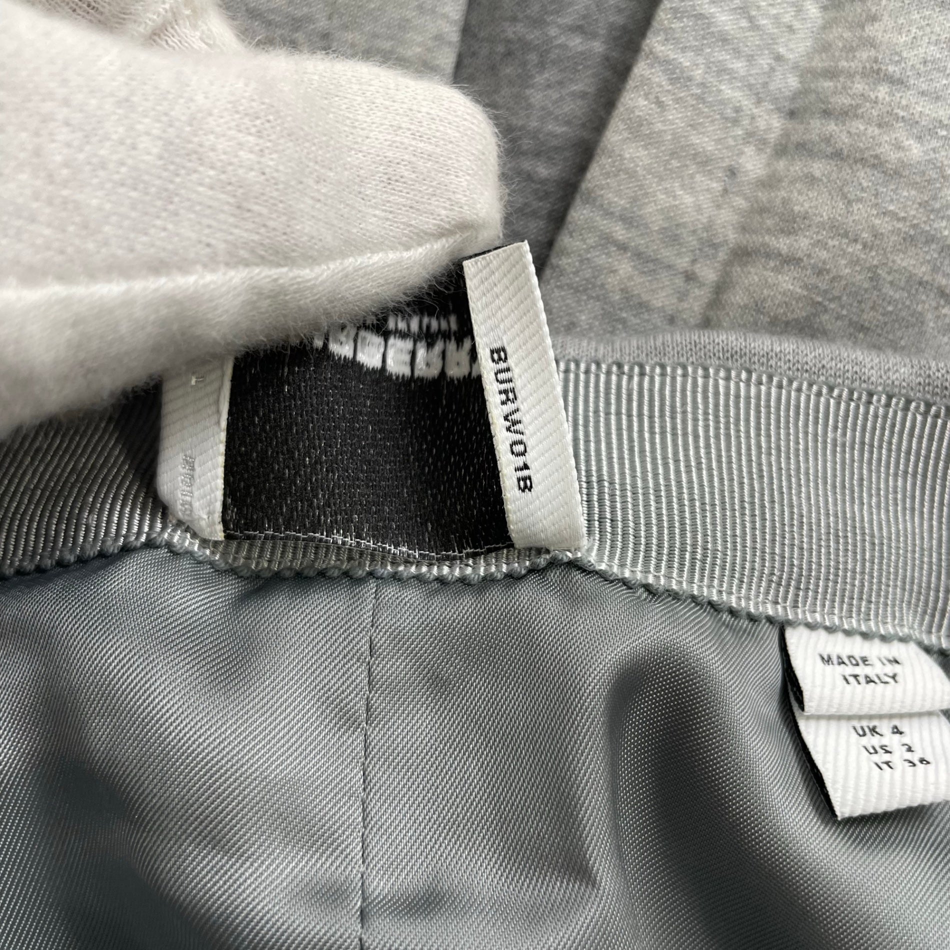 BURBERRY バーバリー / テクニカルストレッチスカート リカルドティッシ グレー 参考定価：80,000程度 SIZE：S-M程度