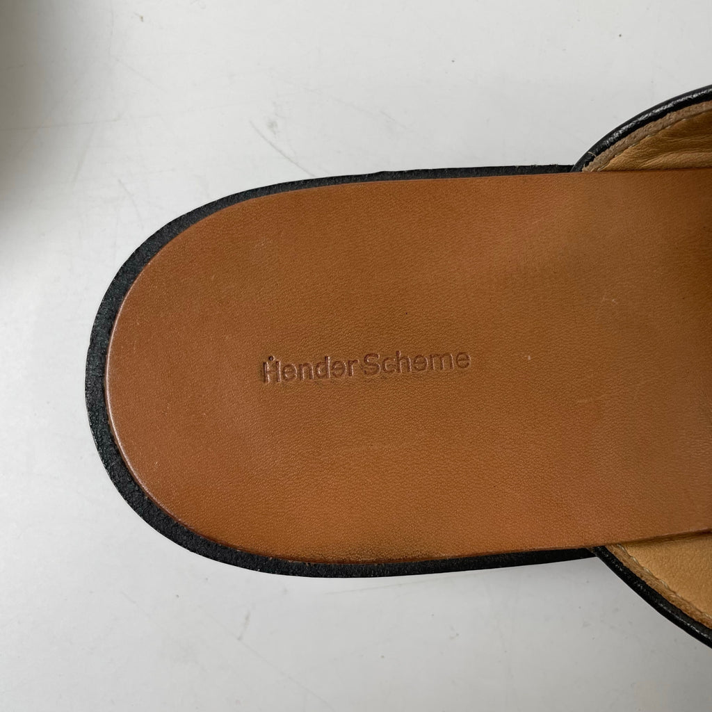 Hender Scheme / cheak 刺繍レザーサンダル 参考定価：40,000+tax SIZE:7
