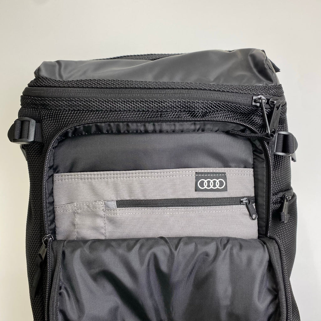 Audi アウディ EASTPAK イーストパック / quattro 多機能バックパック 未使用 参考定価：28,600+tax