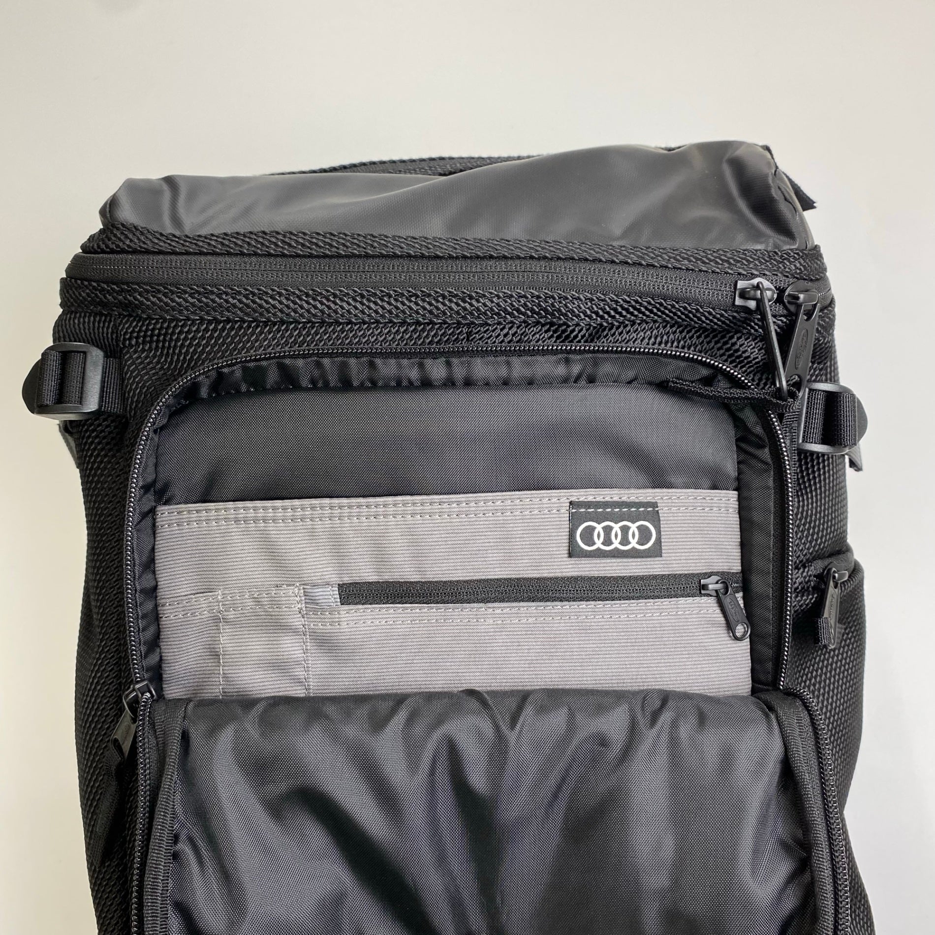 Audi アウディ EASTPAK イーストパック / quattro 多機能バックパック 未使用 参考定価：28,600+tax