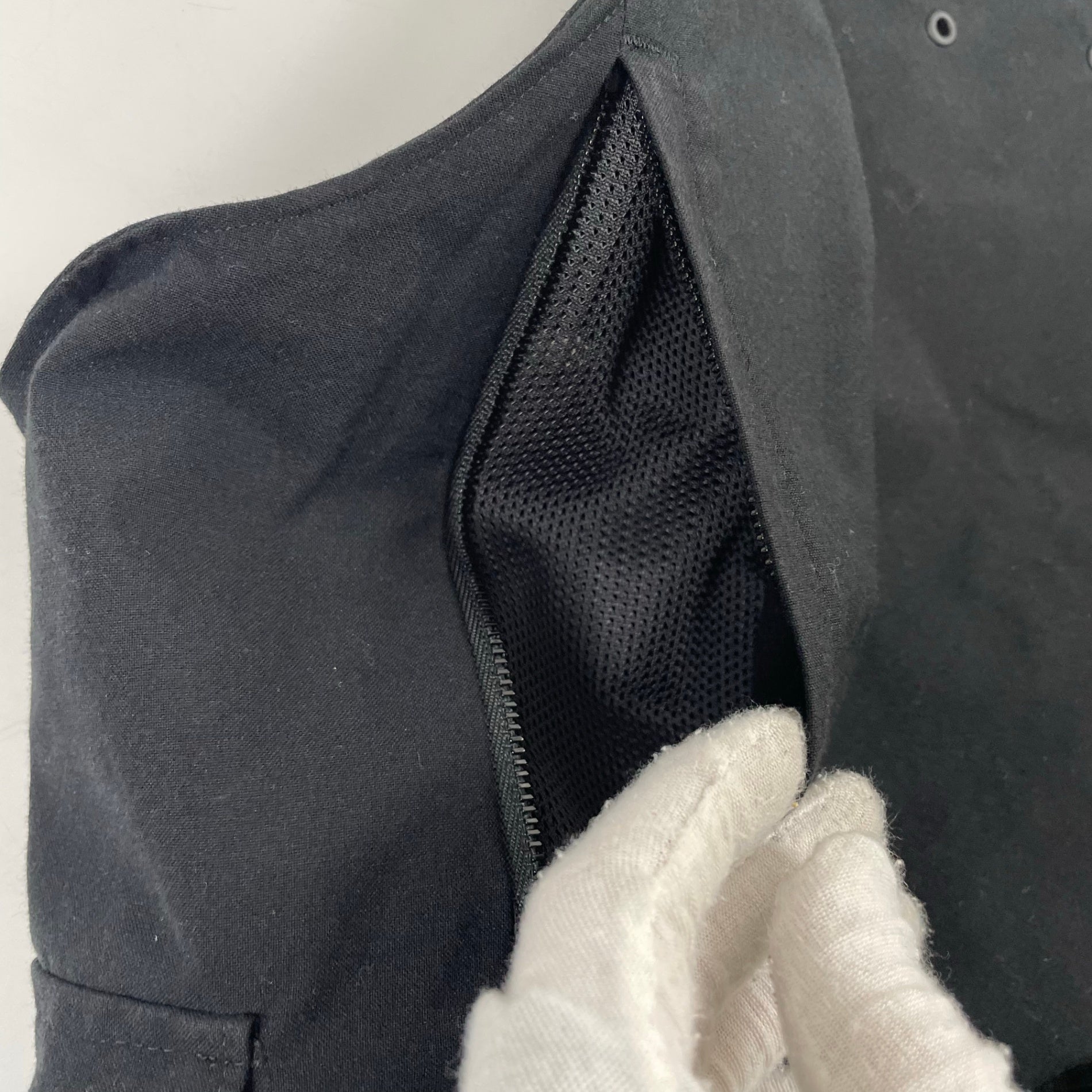product ALMOST BLACK / ミニマルユーティリティベスト 参考定価：42,000程度 SIZE:1