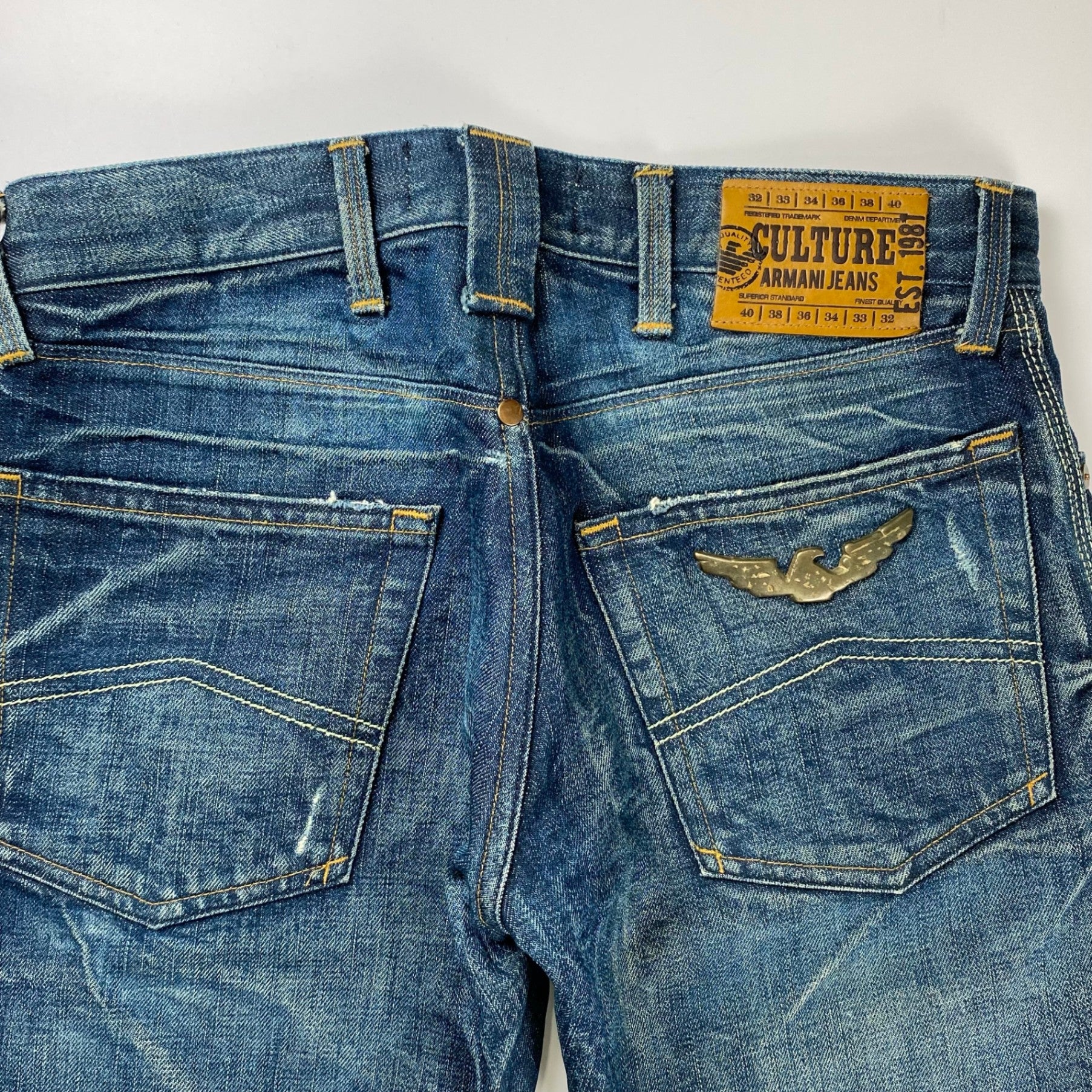【プレミアム】 ARMANI JEANS DENIM CULTURE アルマーニジーンズ デニムカルチャー / ダメージ加工 デニムパンツ エンブレム セルビッジ 参考定価：60,000程度 SIZE:W29