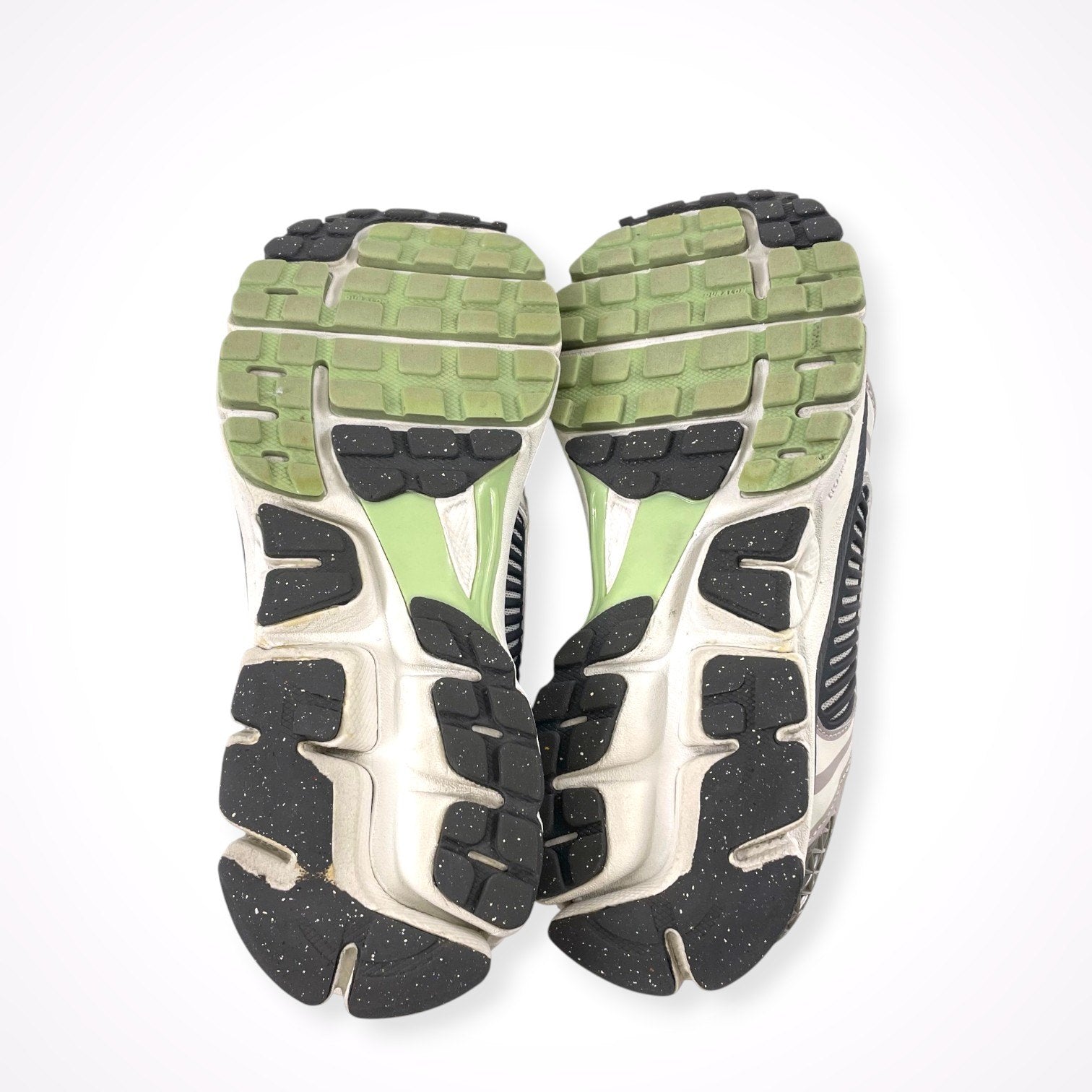 NIKE / WMNS ZOOM VOMERO 5 SIZE：23.5cm