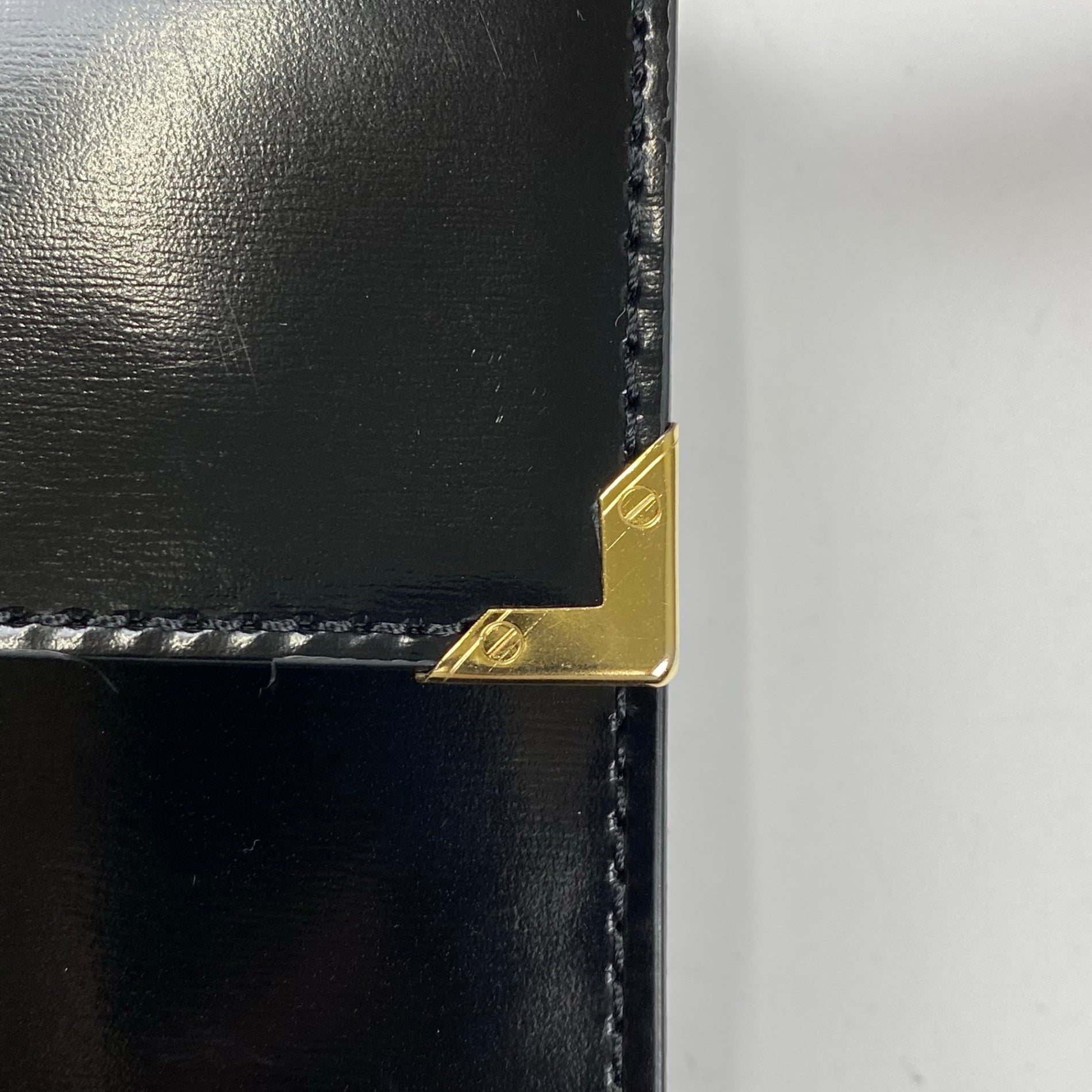 ERNEST W. BAKER アーネストダブルベイカー / GOLD EDGE MESSENGER BAG ショルダーバッグ ブラック 参考定価：55,000程度