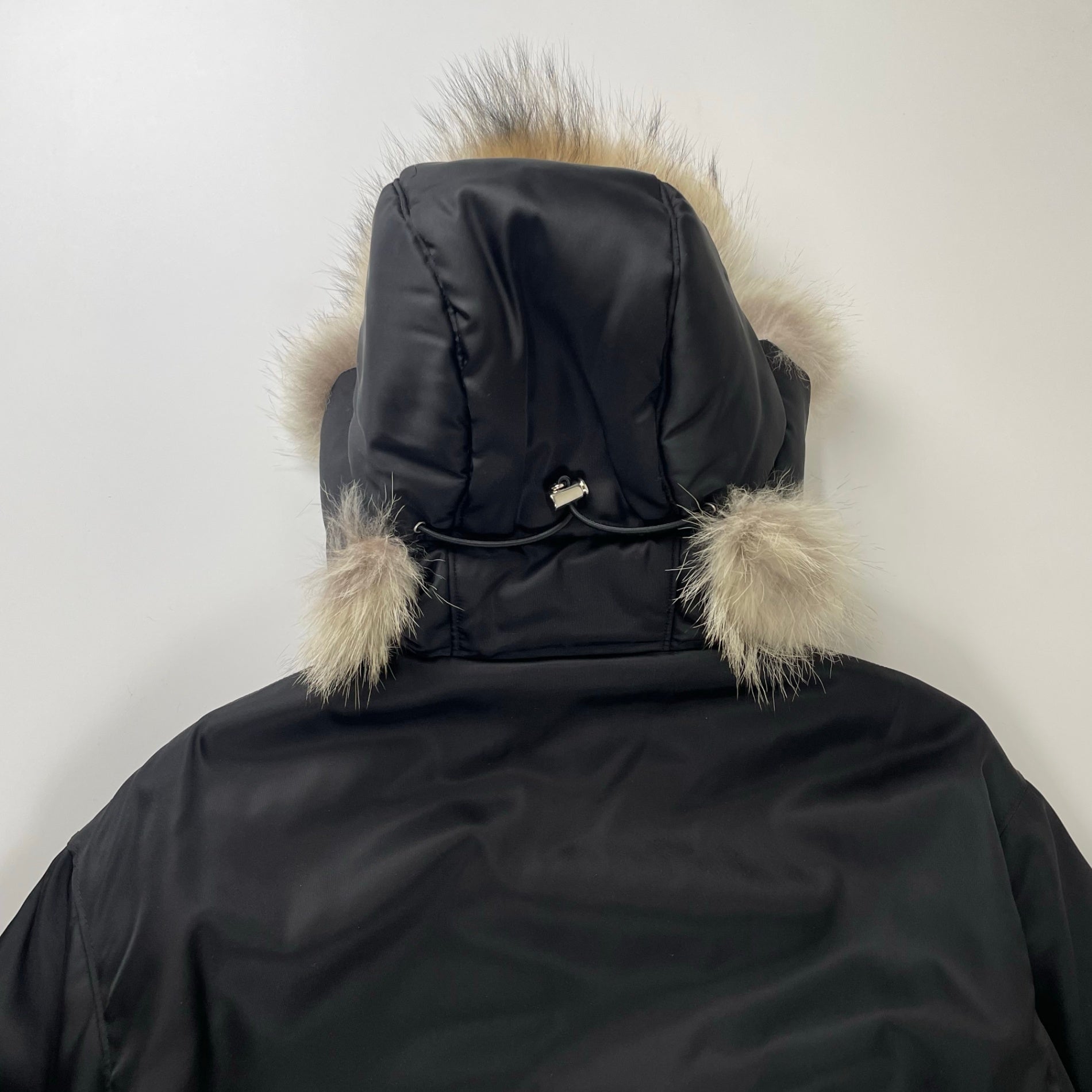 PRADA プラダ / RE- NYLON ダウンコート コヨーテファー ロップイヤー 参考定価：400,000程度 SIZE:M