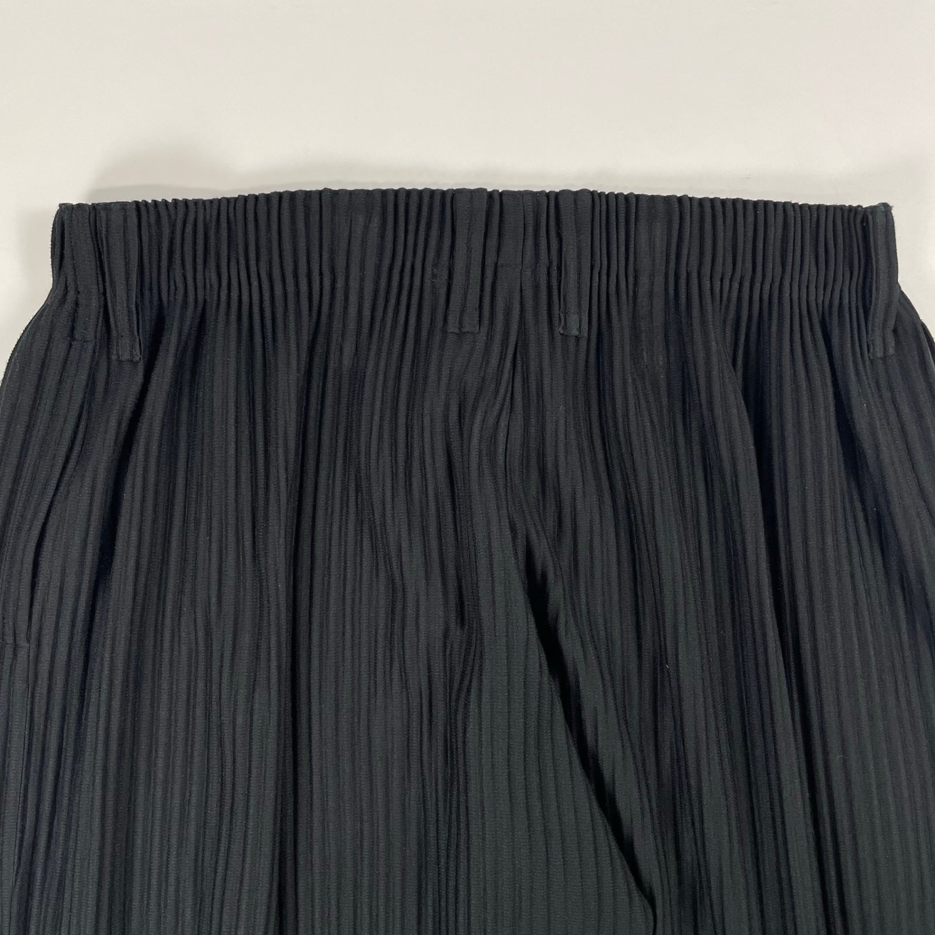 HOMME PLISSE ISSEY MIYAKE / 23年 7分丈プリーツワイドパンツ ブラック SIZE：3