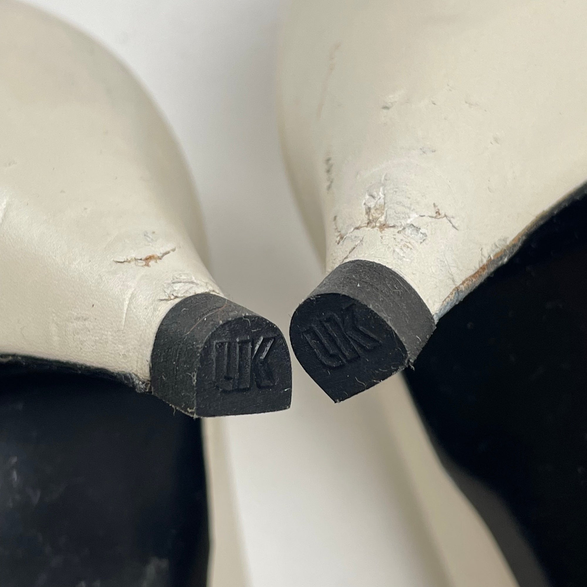 SAINT LAURENT PARIS サンローランパリ / レザーパンプス ホワイト 参考定価：90,000程度 SIZE：36 1/2