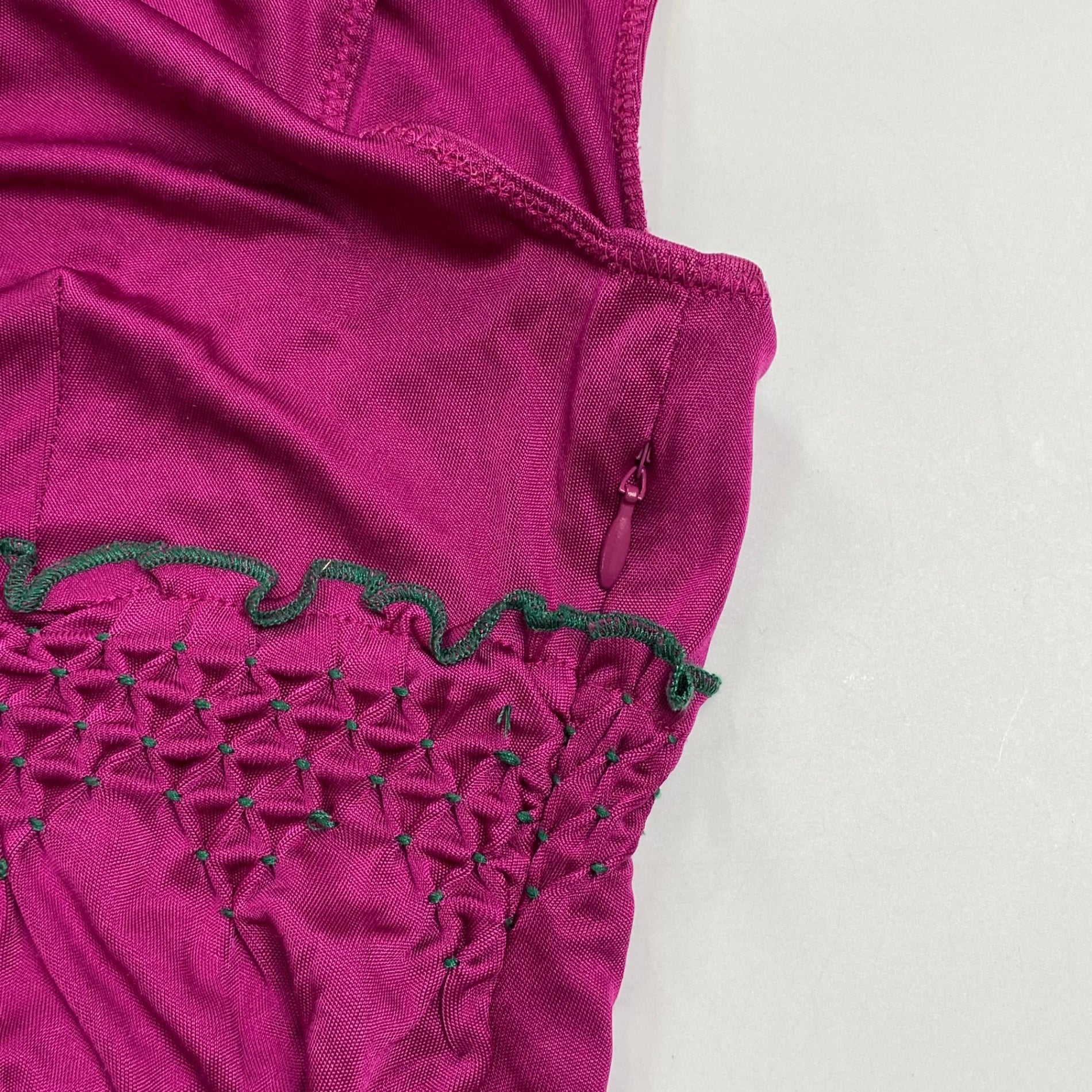 CLASS roberto cavalli ロベルト カヴァリ / シルク100％ ノースリーブ ビジューカットソー フリル 参考定価：35,000程度 SIZE:42(M程度)