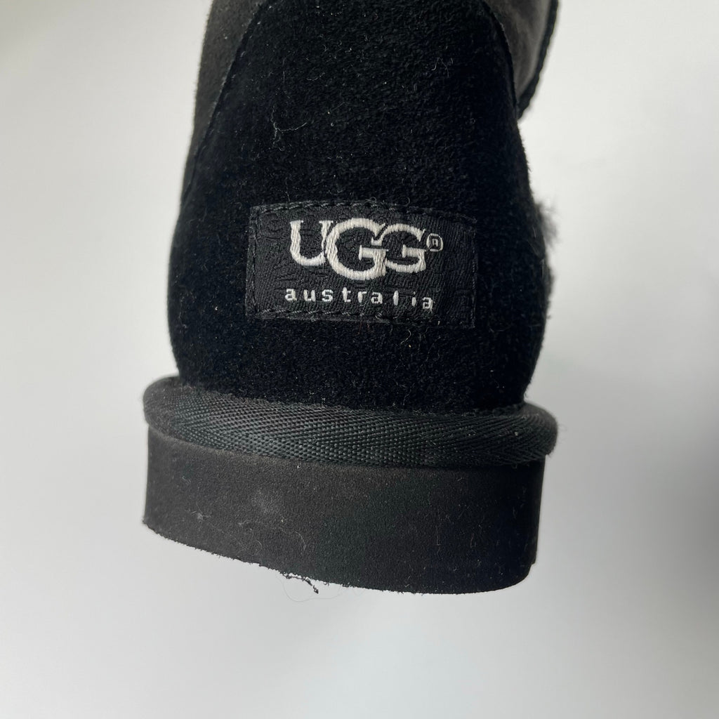 UGG アグ / CLASSIC TALL ムートンブーツ ブラック 参考定価：30,000程度 SIZE:23.5cm