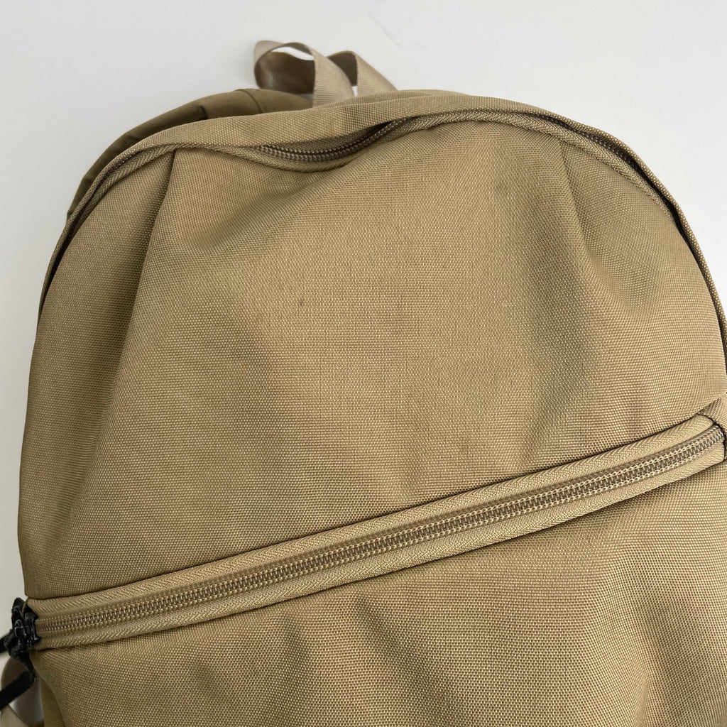 hobo ホーボー / カウレザーチャームデイパック ベージュ 参考定価：22,000程度