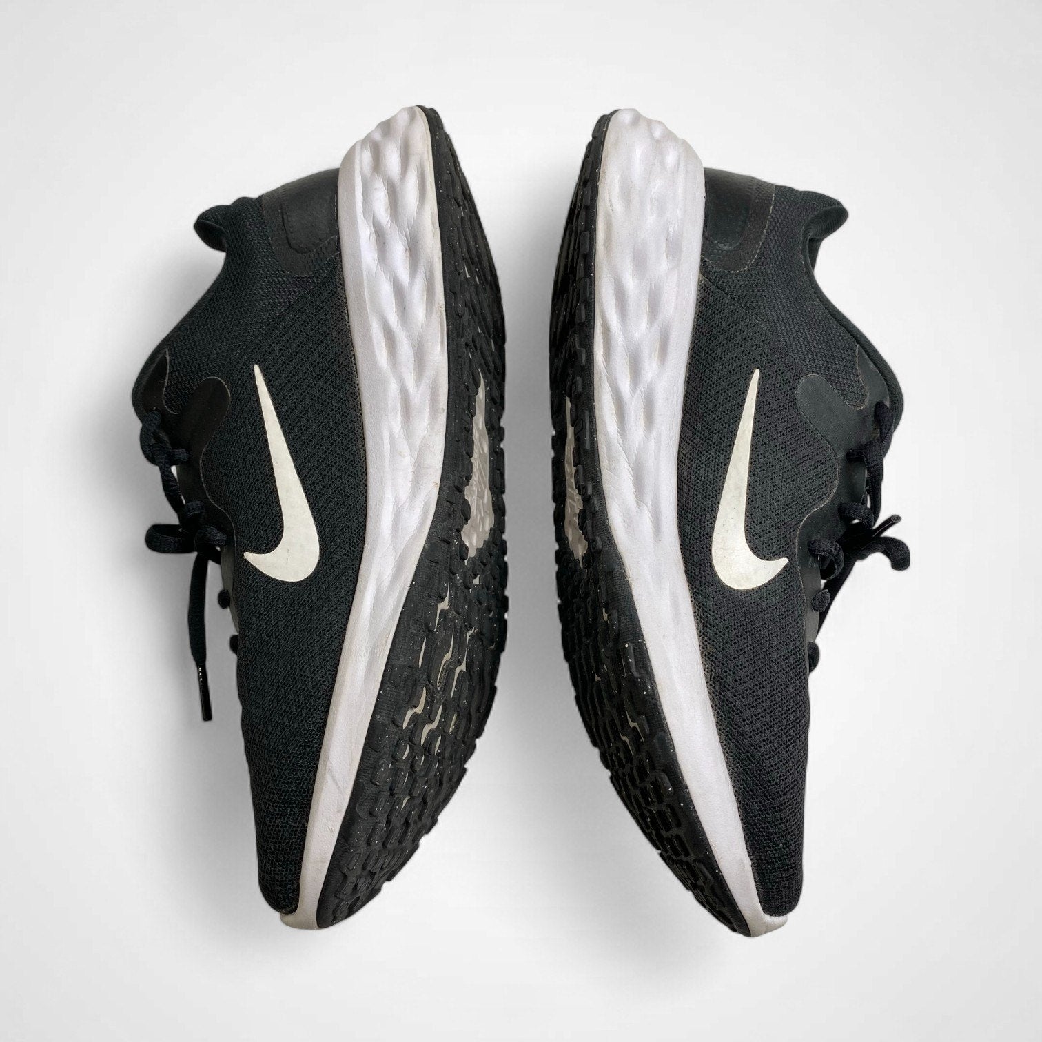 NIKE ナイキ / レボリューション 6 DC3728-003 ホワイト×ブラック SIZE:26.5