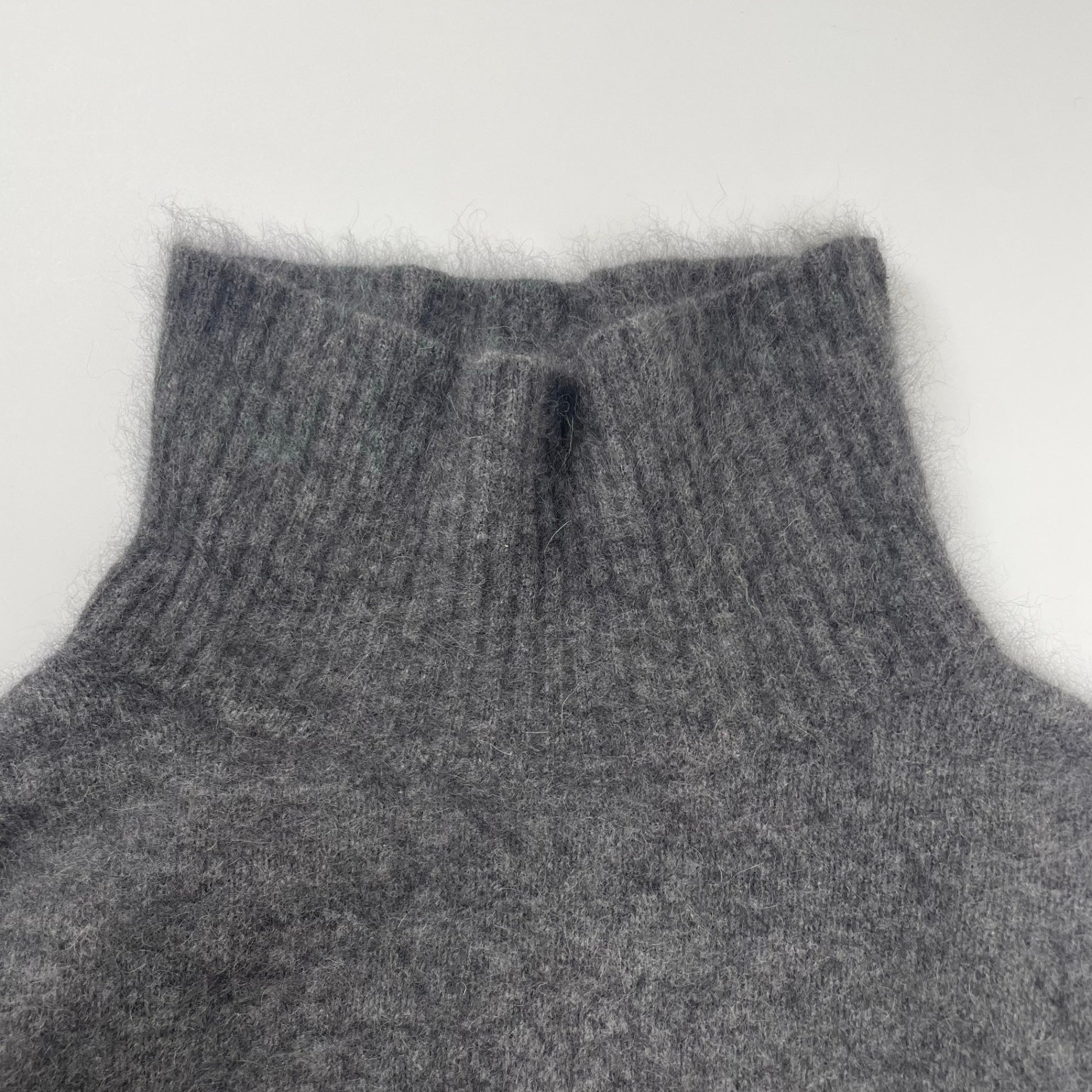 Lui's ルイス / チャイニーズラクーンタートルネック 参考定価：18,000程度 SIZE:FREE