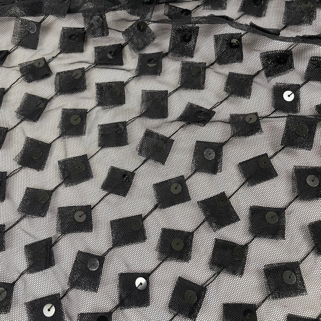 GIORGIO ARMANI / メッシュ×フリンジ サンカクストール 参考定価：60,000程度