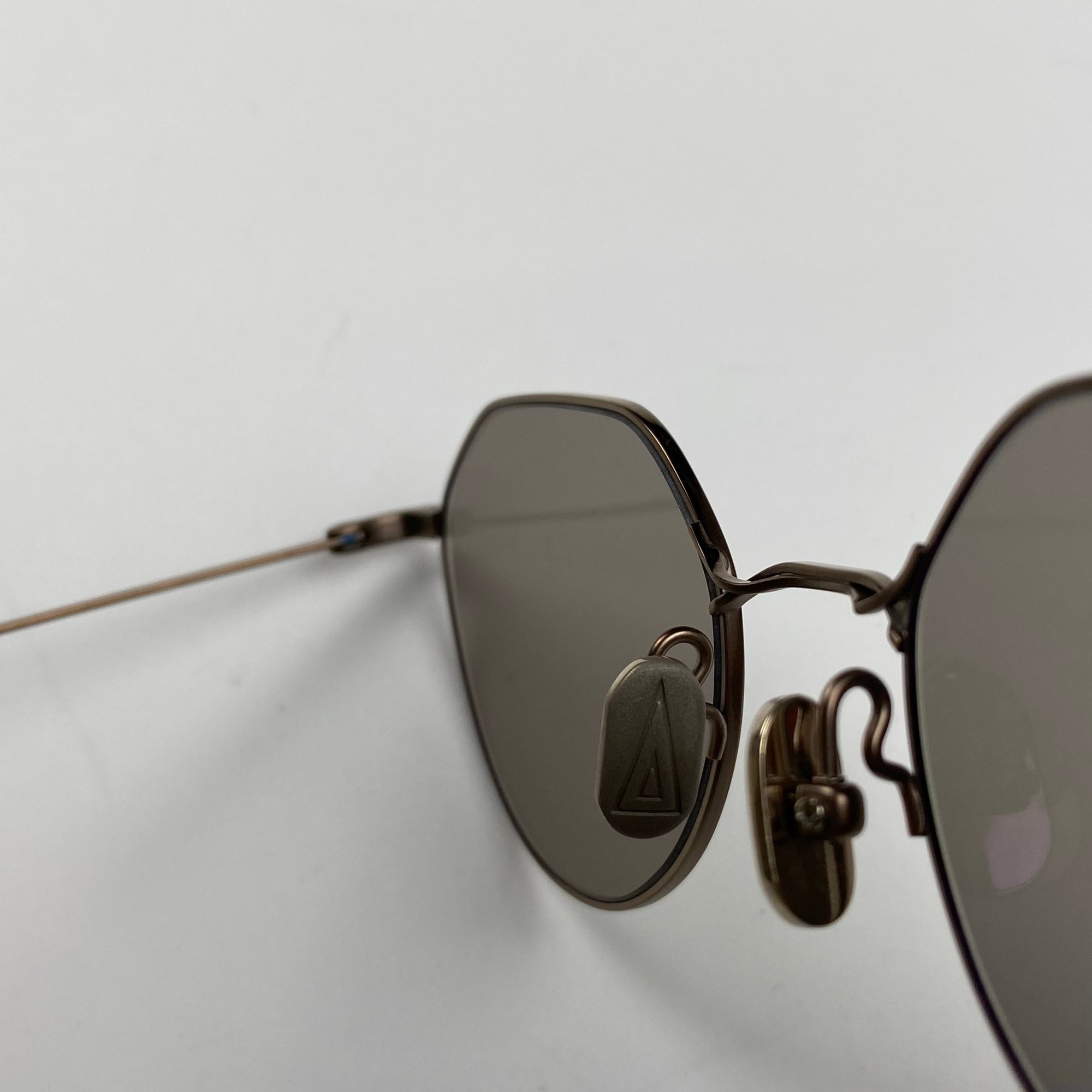 【極美品】 ISSEY MIYAKE イッセイミヤケ / PANT-Ⅸ パント型 サングラス 参考定価：54,000+tax