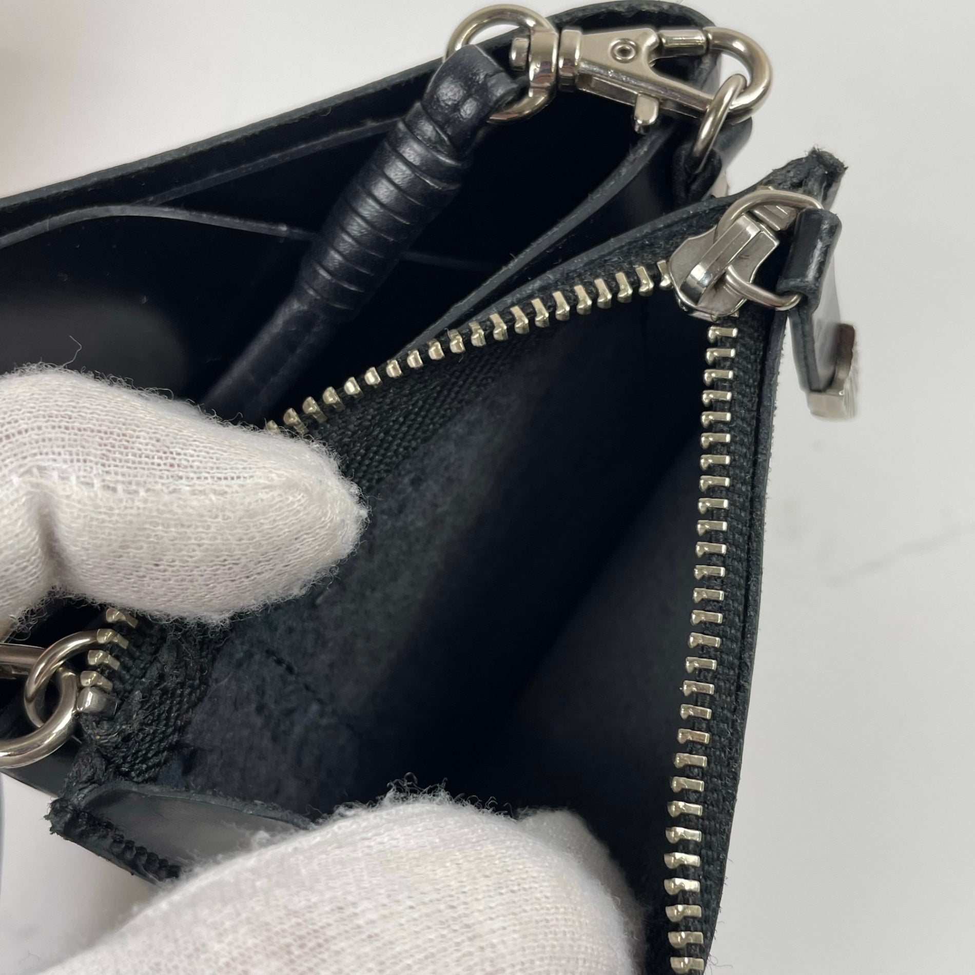 TOGA PULLA トーガプルラ / レザーショルダーウォレット 箱付 ブラック 参考定価：30,000+tax