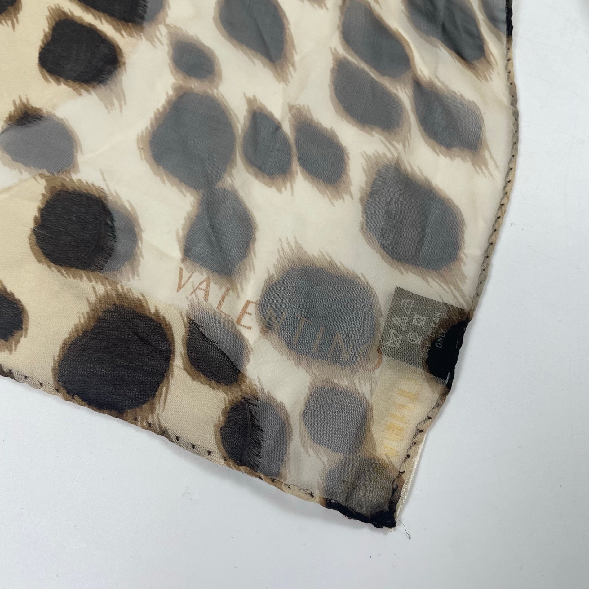 VALENTINO / シルクレオパードストール 参考定価：55,000程度