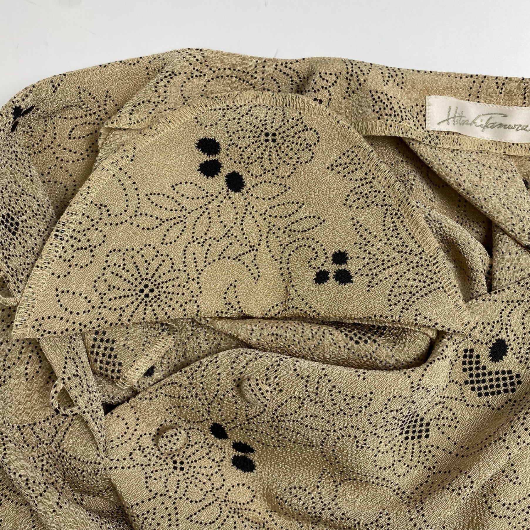 Hitoshi Tamura 詩仙堂 / ちりめん 点描 ワンピース くるみボタン 日本製 参考定価：35,000程度