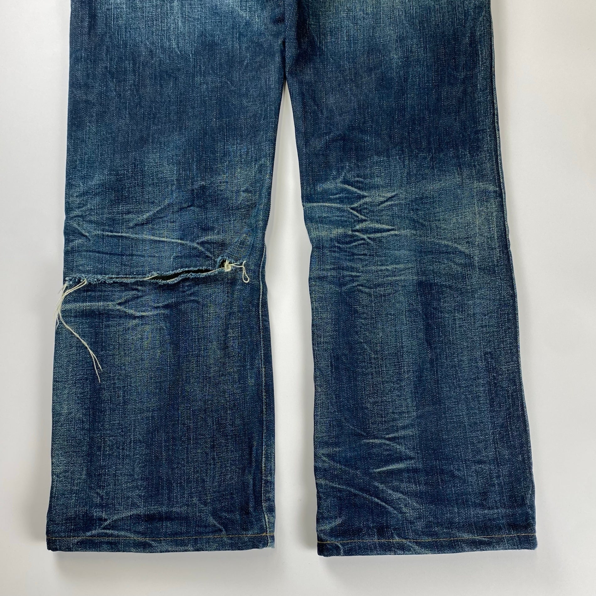【プレミアム】 ARMANI JEANS DENIM CULTURE アルマーニジーンズ デニムカルチャー / ダメージ加工 デニムパンツ エンブレム セルビッジ 参考定価：60,000程度 SIZE:W29