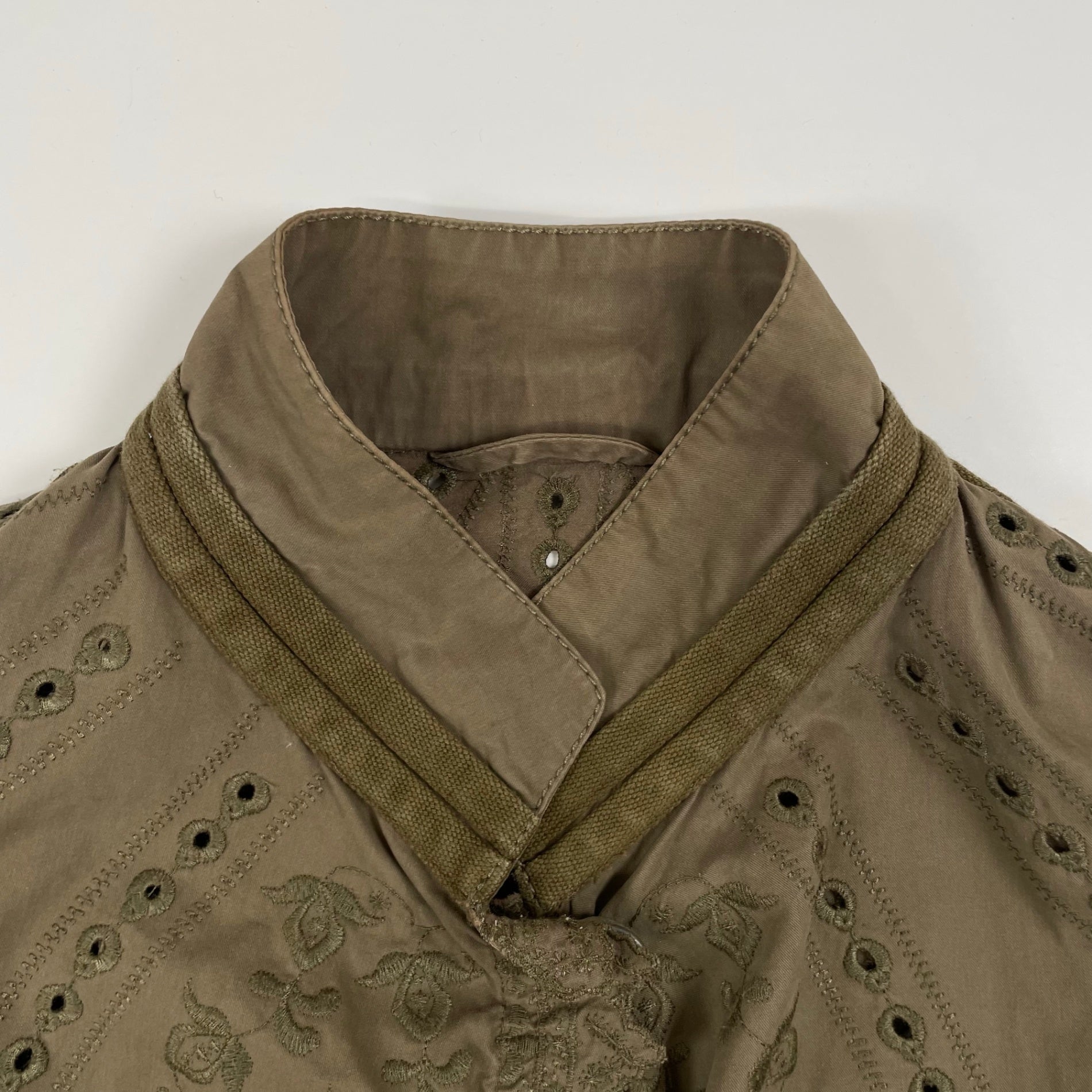 ERMANNO SCERVINO / カットワーク刺繍ジャケット 参考定価：250,000程度 SIZE:L程度