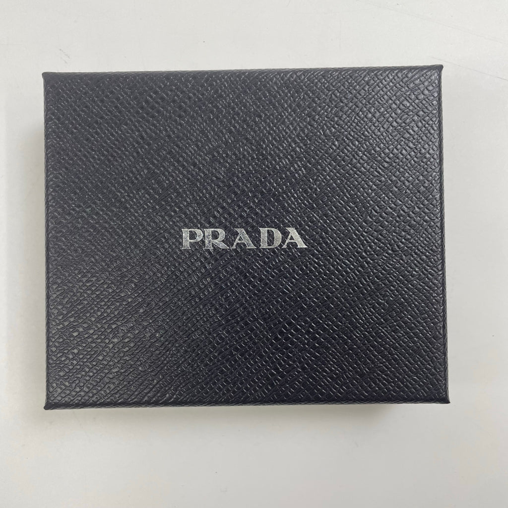 PRADA / 三角プレート 2つ折りサフィアーノウォレット 極美品 参考定価：90,000+tax