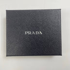 PRADA / 三角プレート 2つ折りサフィアーノウォレット 極美品 参考定価：90,000+tax