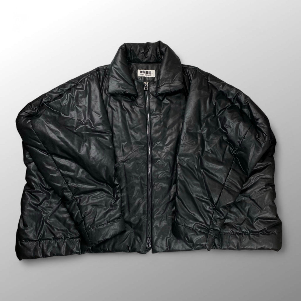 【ユニセックス】 132.5 ISSEY MIYAKE イッセイミヤケ / ダイアゴナル インサレーションジャケット ブラック IL23FA310 SIZE:3