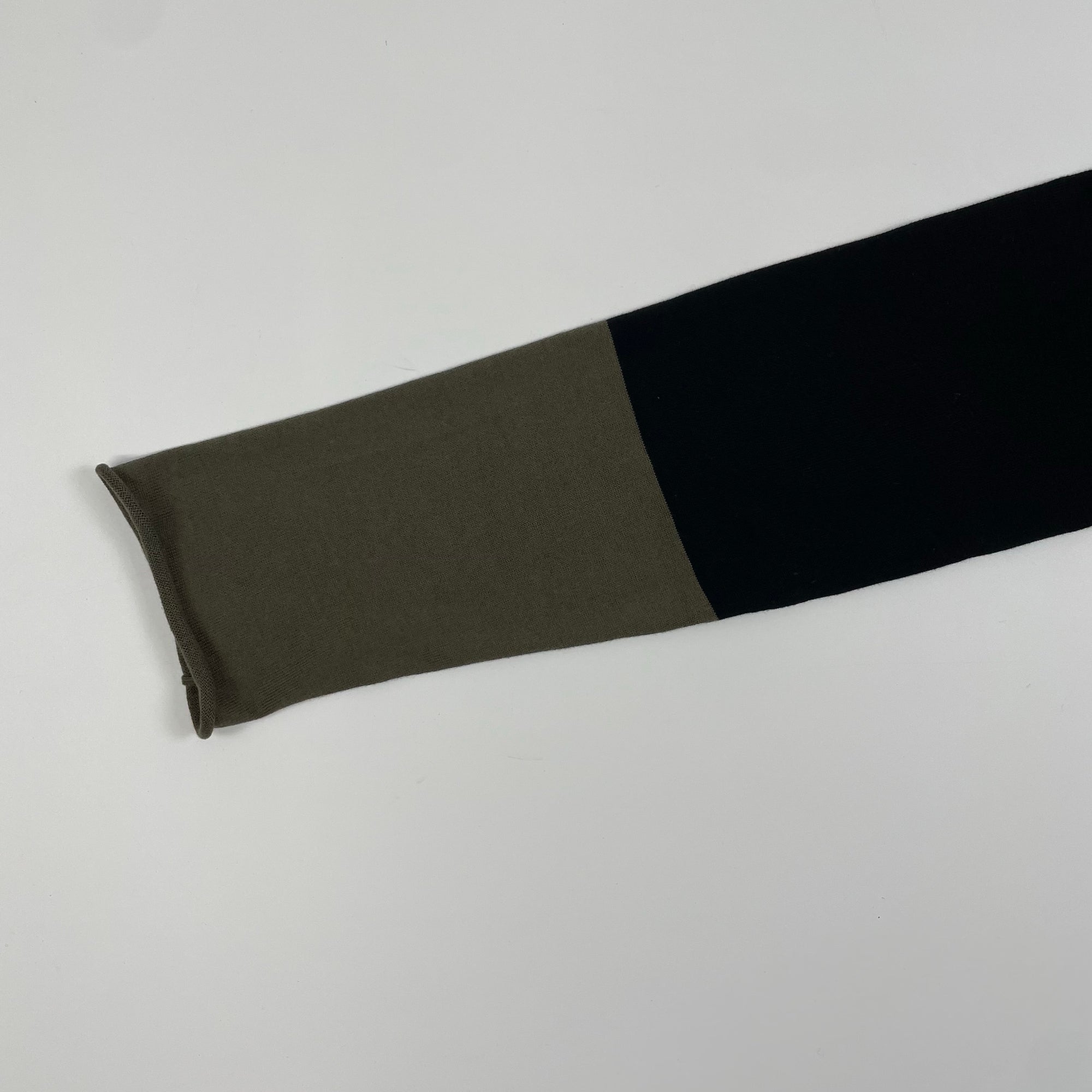 MARNI マルニ / クロップドバイカラーニット 参考定価：80,000程度 SIZE:44