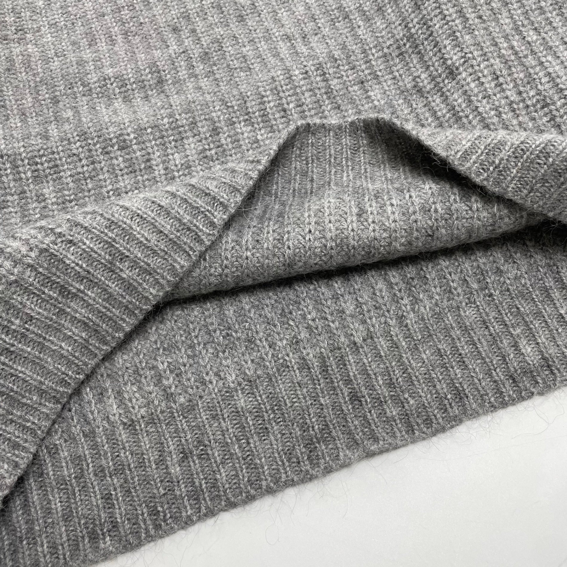 PESERICO ペゼリコ　上質ウール×シルク×カシミヤ　ニット　グレー　40 PESERICO ペゼリコ / シルクカシミヤMIXニット グレー 参考定価