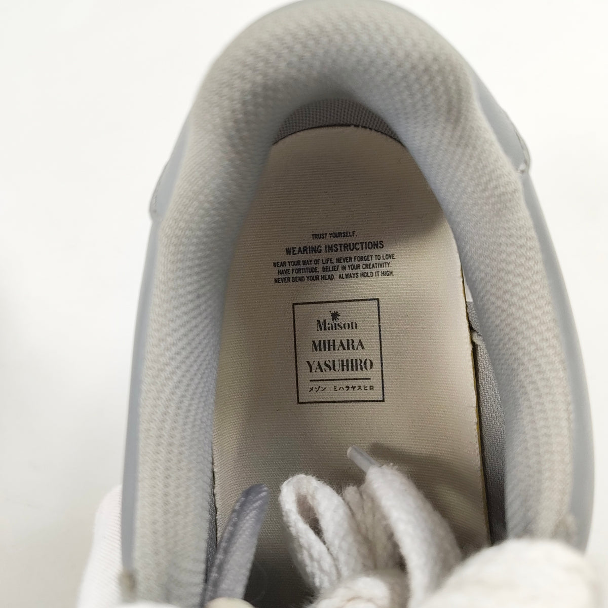 Maison MIHARA YASUHIRO / WAYNE LOW ホワイト×グレー 参考定価：42,000+tax SIZE:43