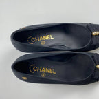 CHANEL シャネル / 三連パール×リボン ココマーク パンプス カール・ラガーフェルド期 参考定価：160,000程度 SIZE:36 1/2 C（約23.5cm）