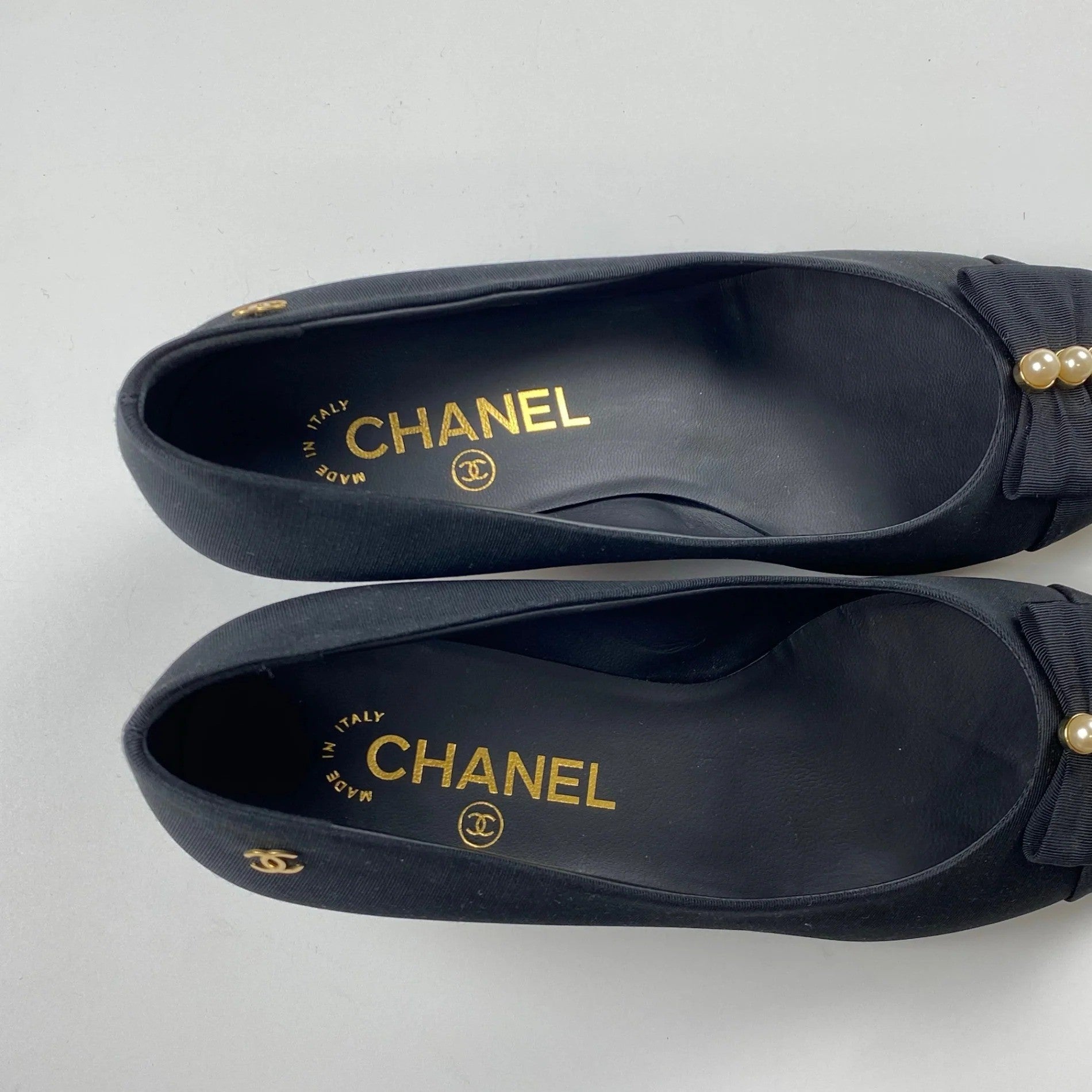 2016年 ラガーフェルド期 CHANEL シャネル / 三連パール×リボン ココマーク パンプス カール・ラガーフェルド期 SIZE:36 1/2 C（約23.5cm）