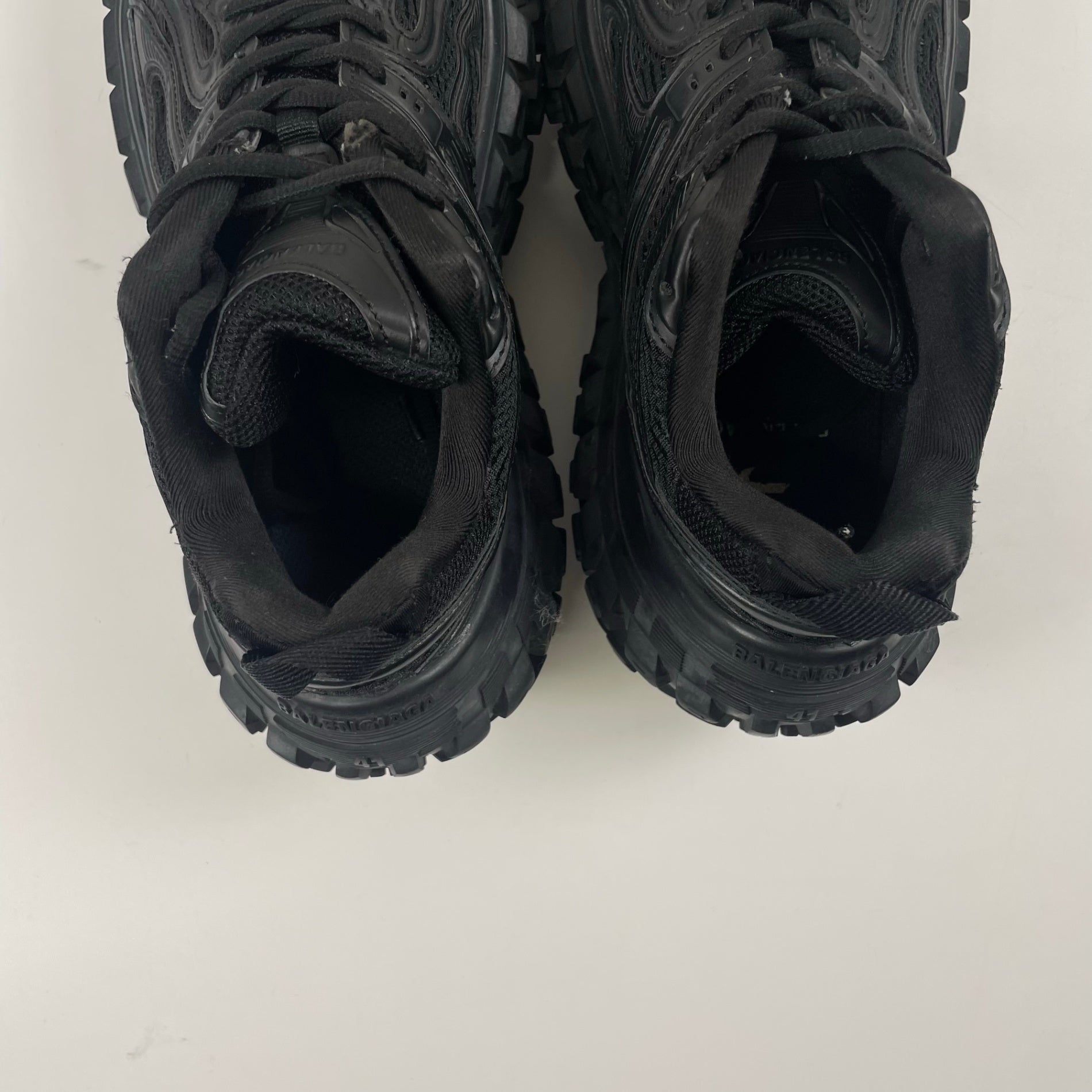 BALENCIAGA バレンシアガ / DEFENDER Bouncer 箱・袋・替え紐付 参考定価：158,000+tax SIZE:41