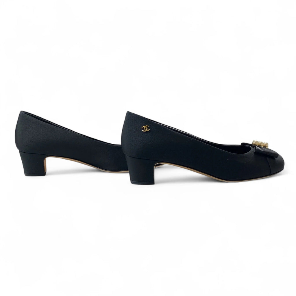 2016年 ラガーフェルド期 CHANEL シャネル / 三連パール×リボン ココマーク パンプス カール・ラガーフェルド期 SIZE:36 1/2 C（約23.5cm）