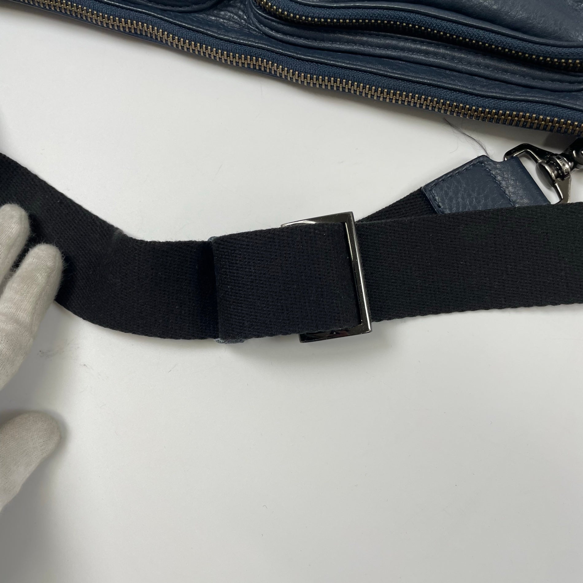 EPOCA UOMO エポカ ウオモ / レザーボディバッグ 参考定価：50,000程度