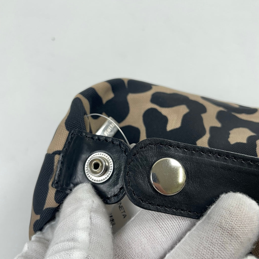 BOTTEGA VENETA / ポーチ型ハンドバッグ ベージュ×ブラック 未使用品