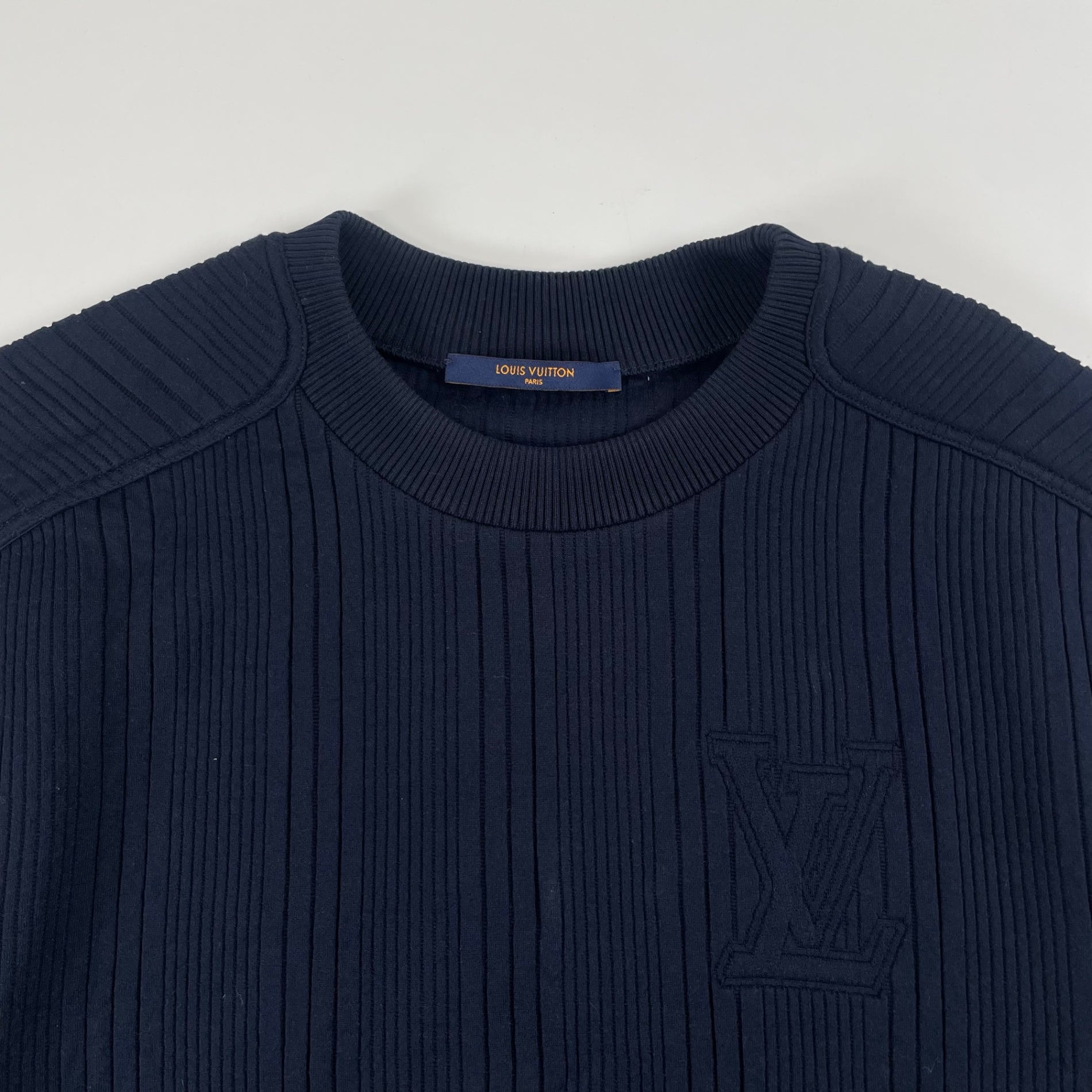 LOUIS VUITTON / エンボスロゴスウェット 参考定価：230,000程度 SIZE:M