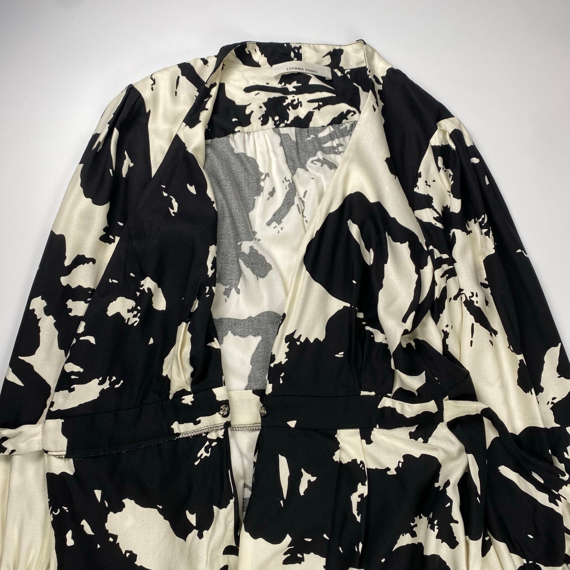 LIVIANA CONTI リビアナ コンティ / 総柄カシュクールワンピース ホワイト×ブラック 参考定価：45,000程度 SIZE:38