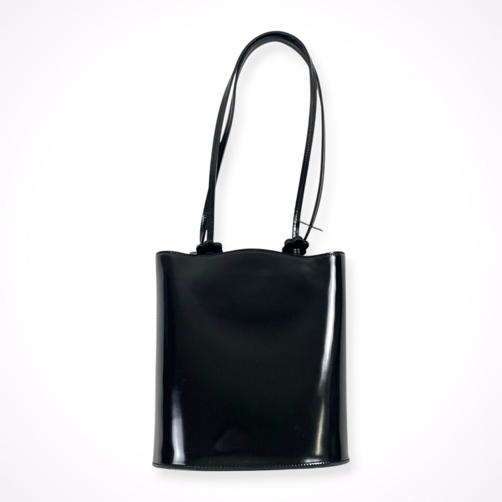 FURLA / パテントレザー フラワーチャームトートバッグ ブラック